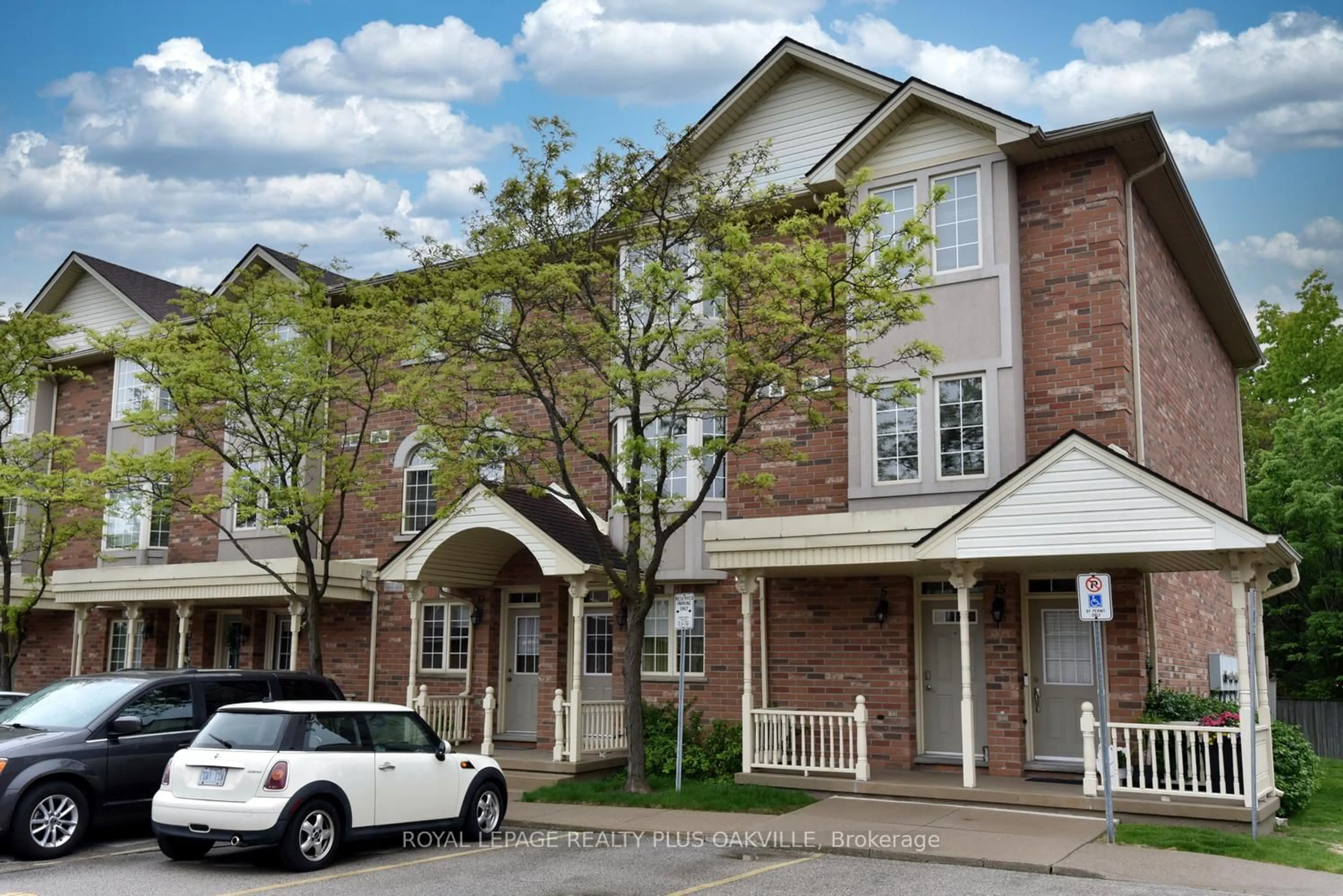 Home with vinyl exterior material, street for 4045 Upper Middle Rd #14, Burlington Ontario L7M 4S8