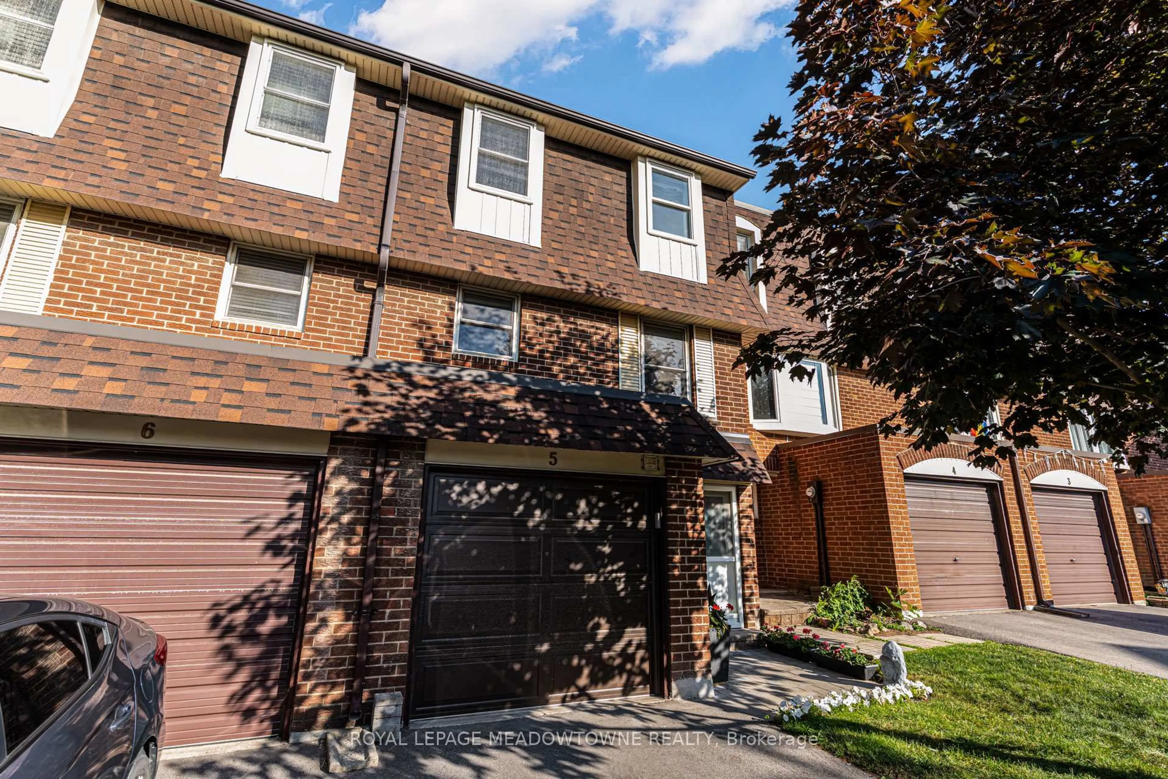 Home with brick exterior material, street for 371 Bronte St #5, Milton Ontario L9T 2K5