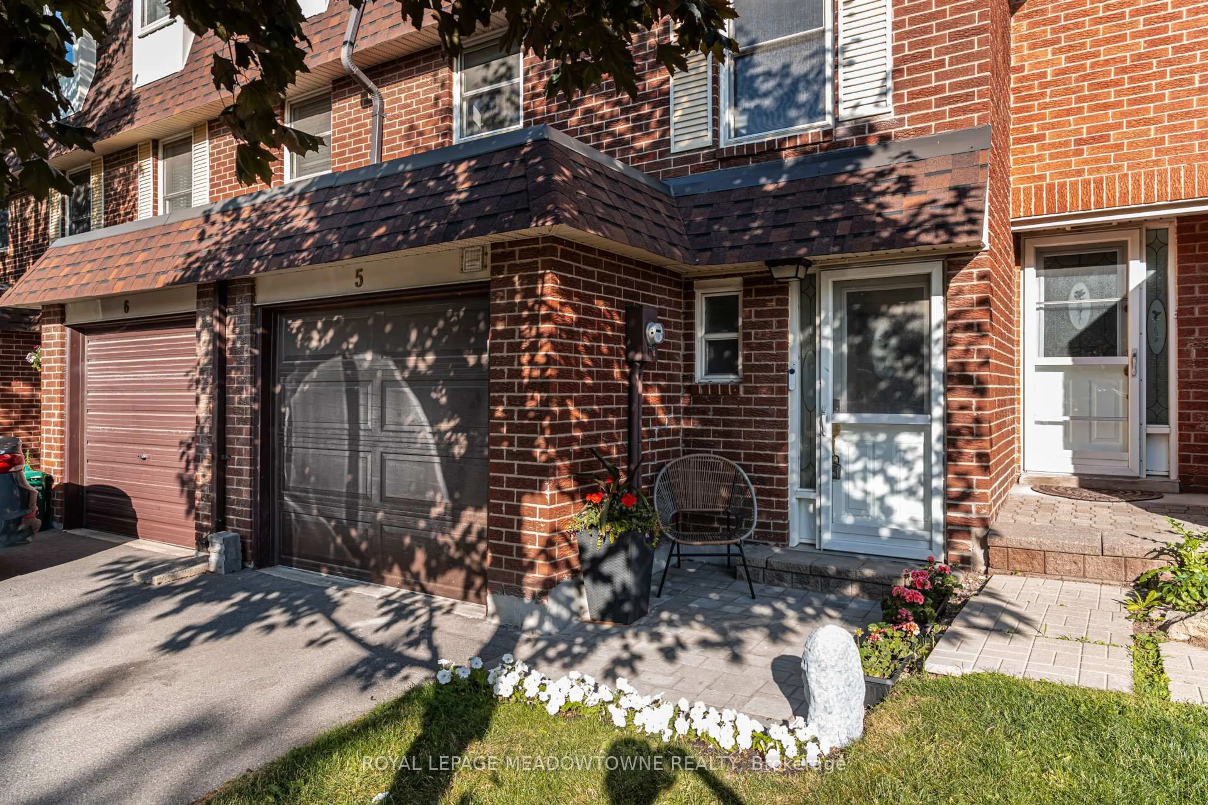 Home with brick exterior material, street for 371 Bronte St #5, Milton Ontario L9T 2K5