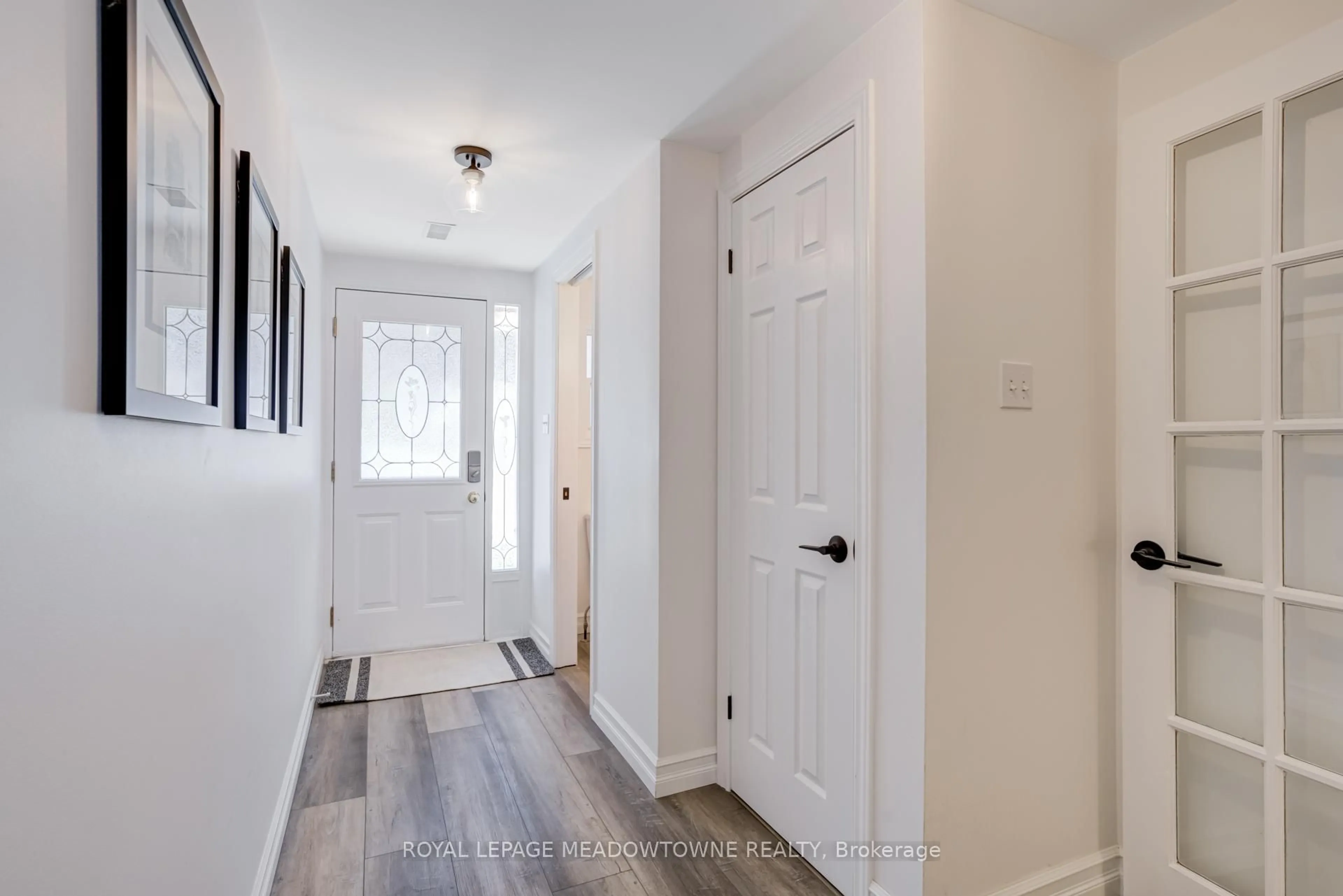 Indoor entryway for 371 Bronte St #5, Milton Ontario L9T 2K5