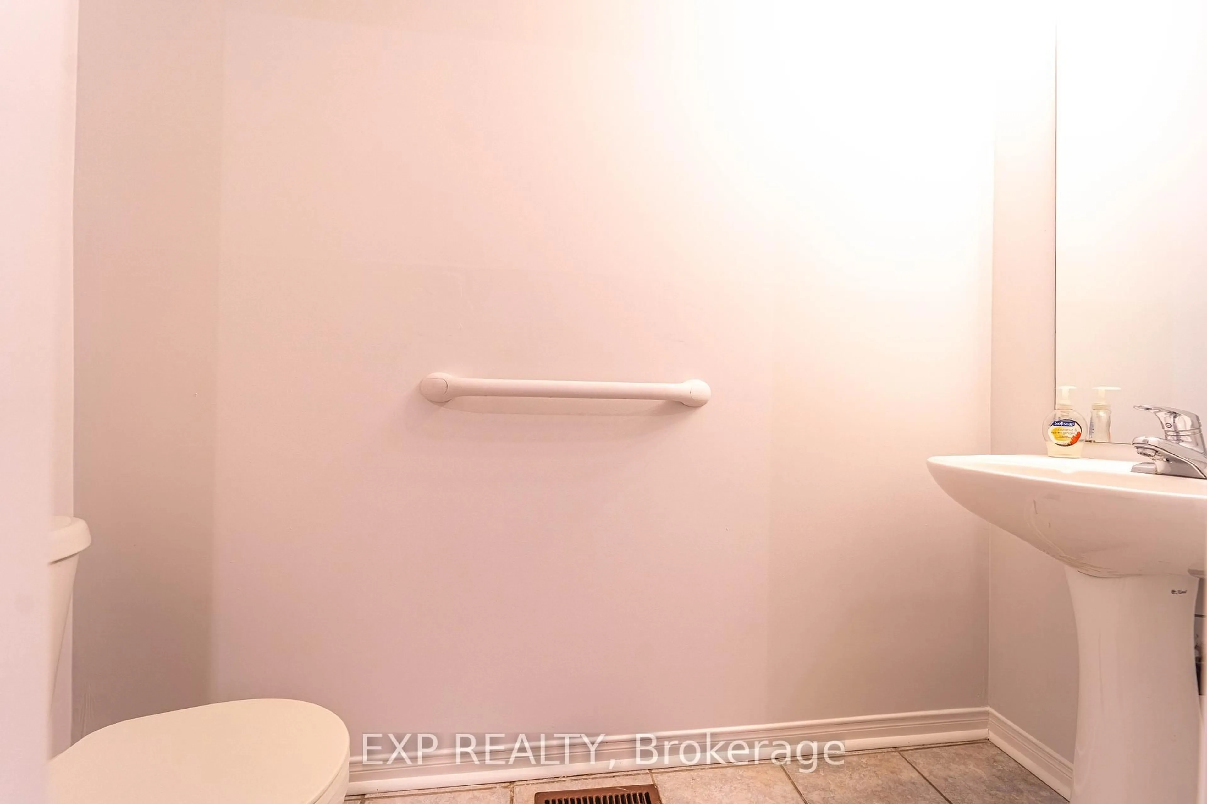A pic of a room for 199 Hillcrest Ave #26, Mississauga Ontario L5B 4L5