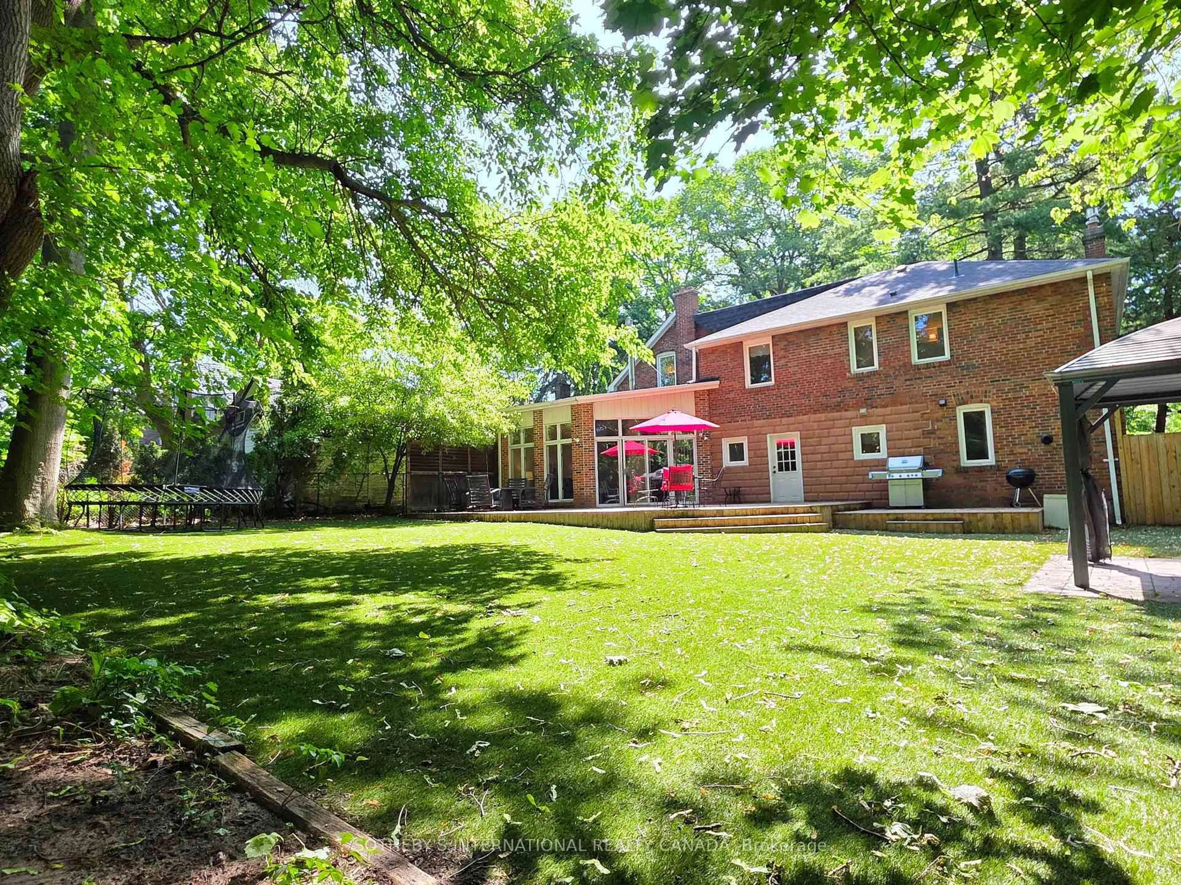 A pic from outside/outdoor area/front of a property/back of a property/a pic from drone, forest/trees view for 21 Indian Valley Tr, Mississauga Ontario L5G 2K3