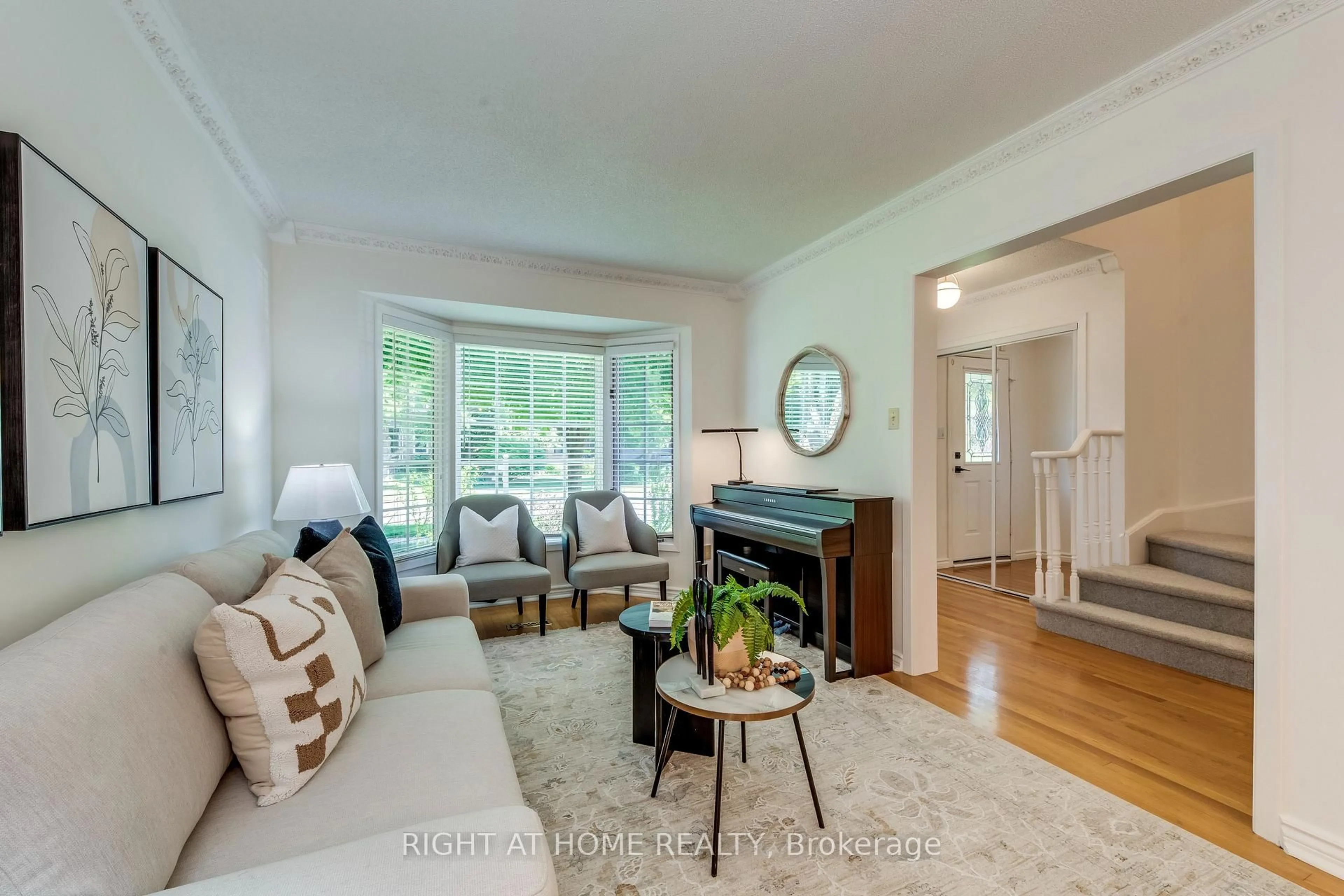 Living room with furniture, unknown for 226 Howell Rd, Oakville Ontario L6H 5Y7