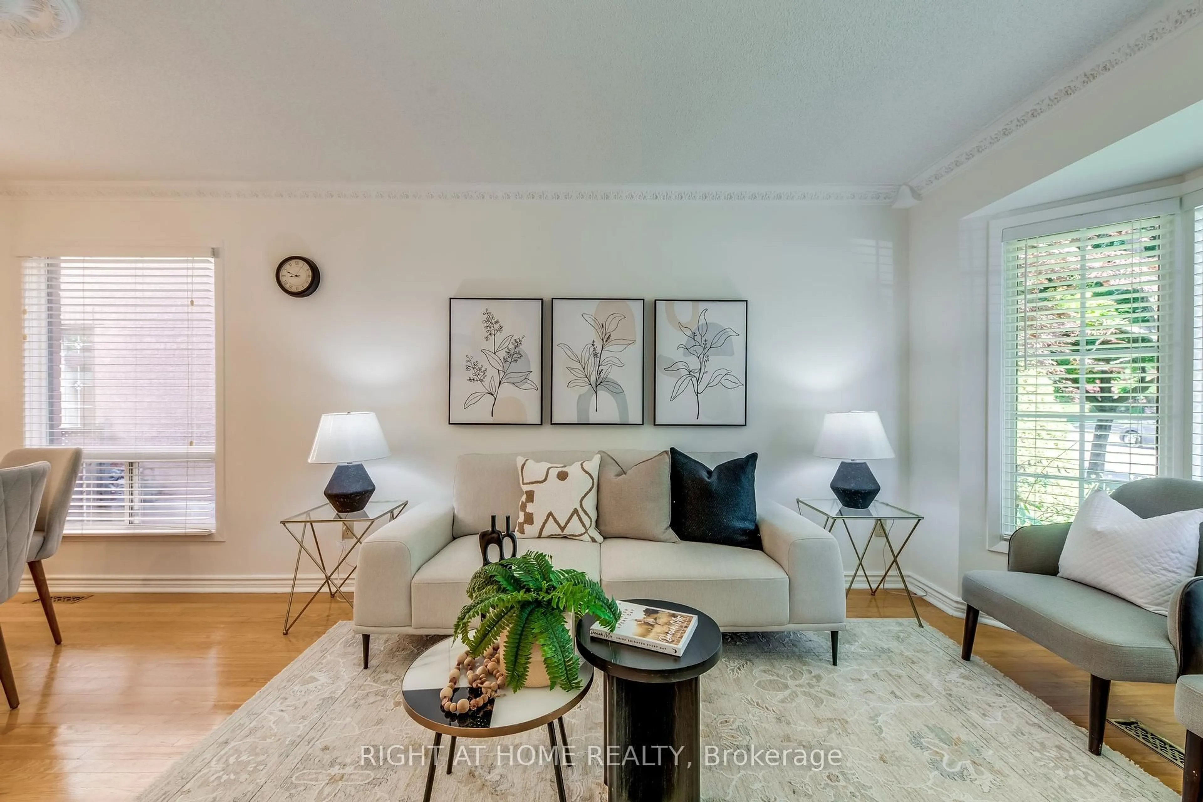 Living room with furniture, unknown for 226 Howell Rd, Oakville Ontario L6H 5Y7