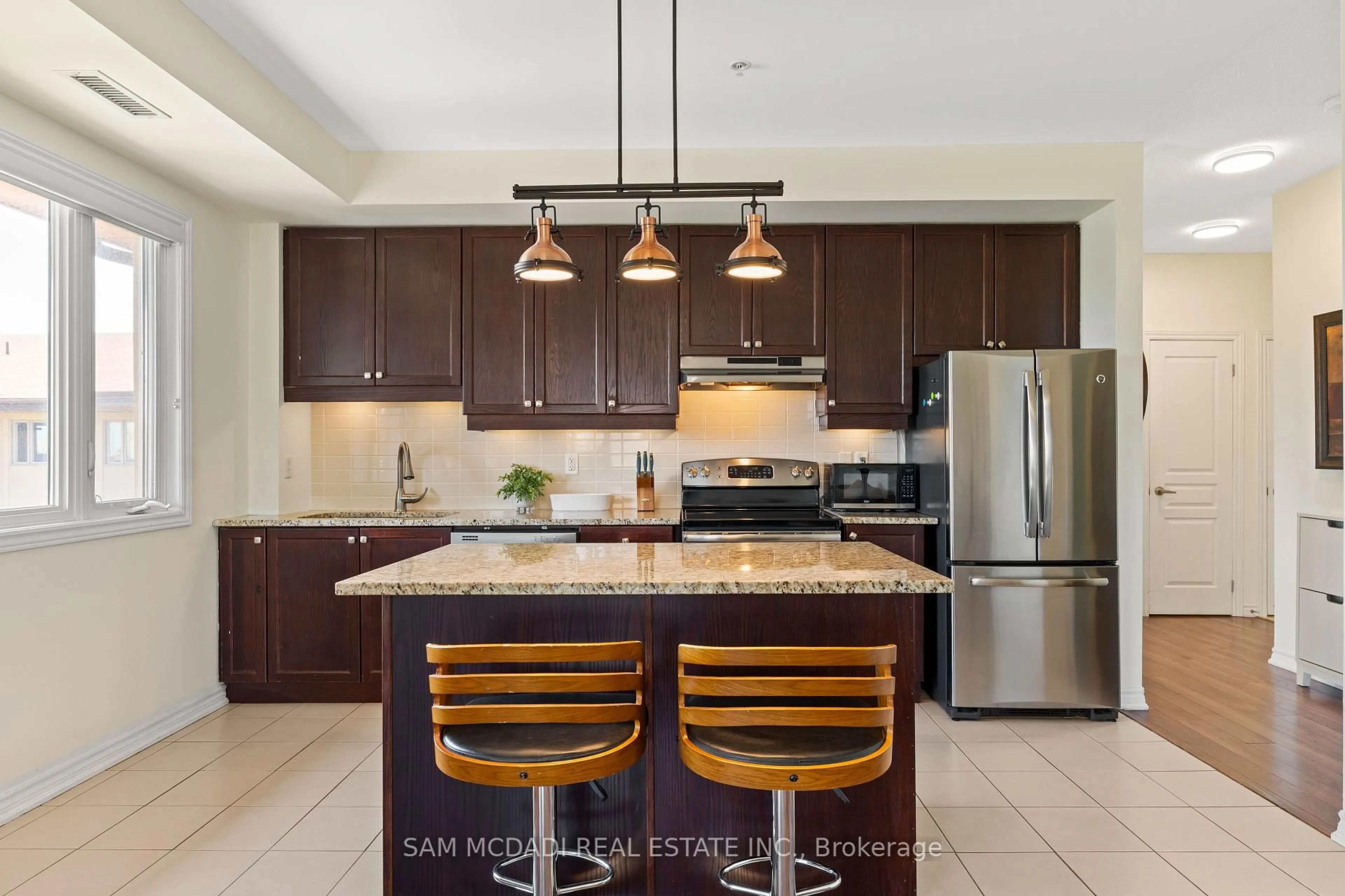 Open concept kitchen, ceramic/tile floor for 570 Lolita Gdns #413, Mississauga Ontario L5A 0A1