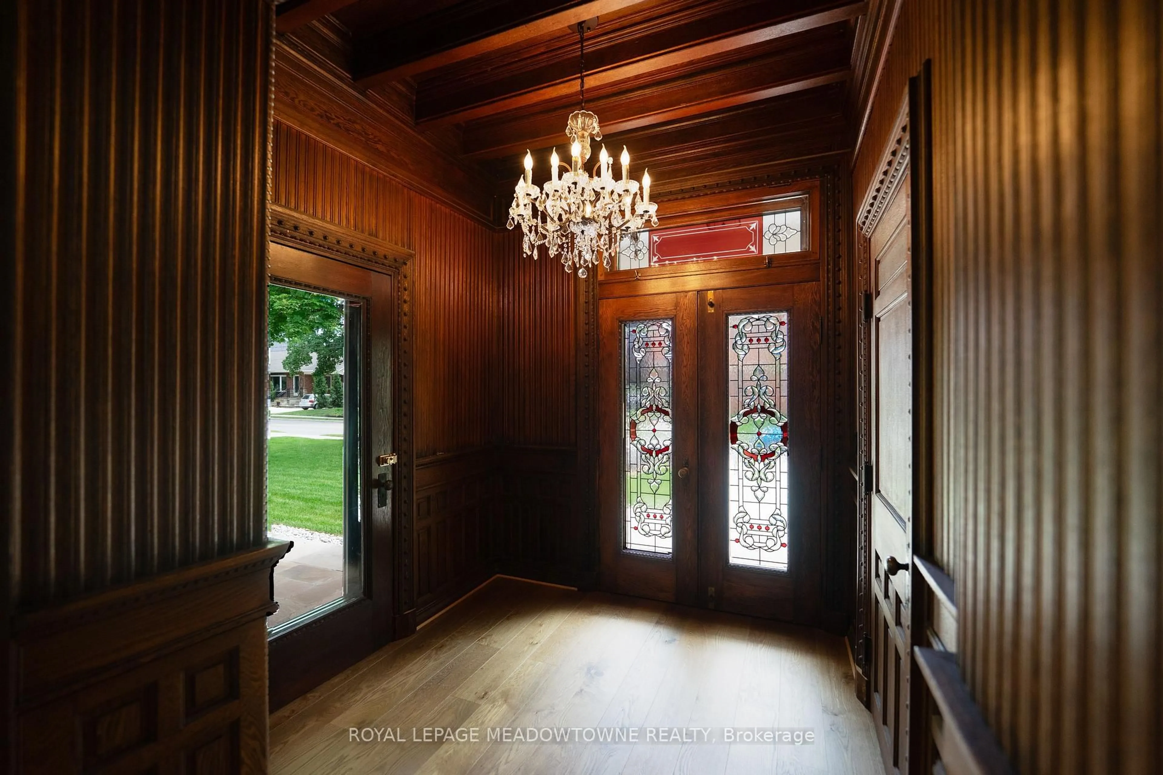 Indoor foyer for 57 Victoria St, Milton Ontario L9T 1S6