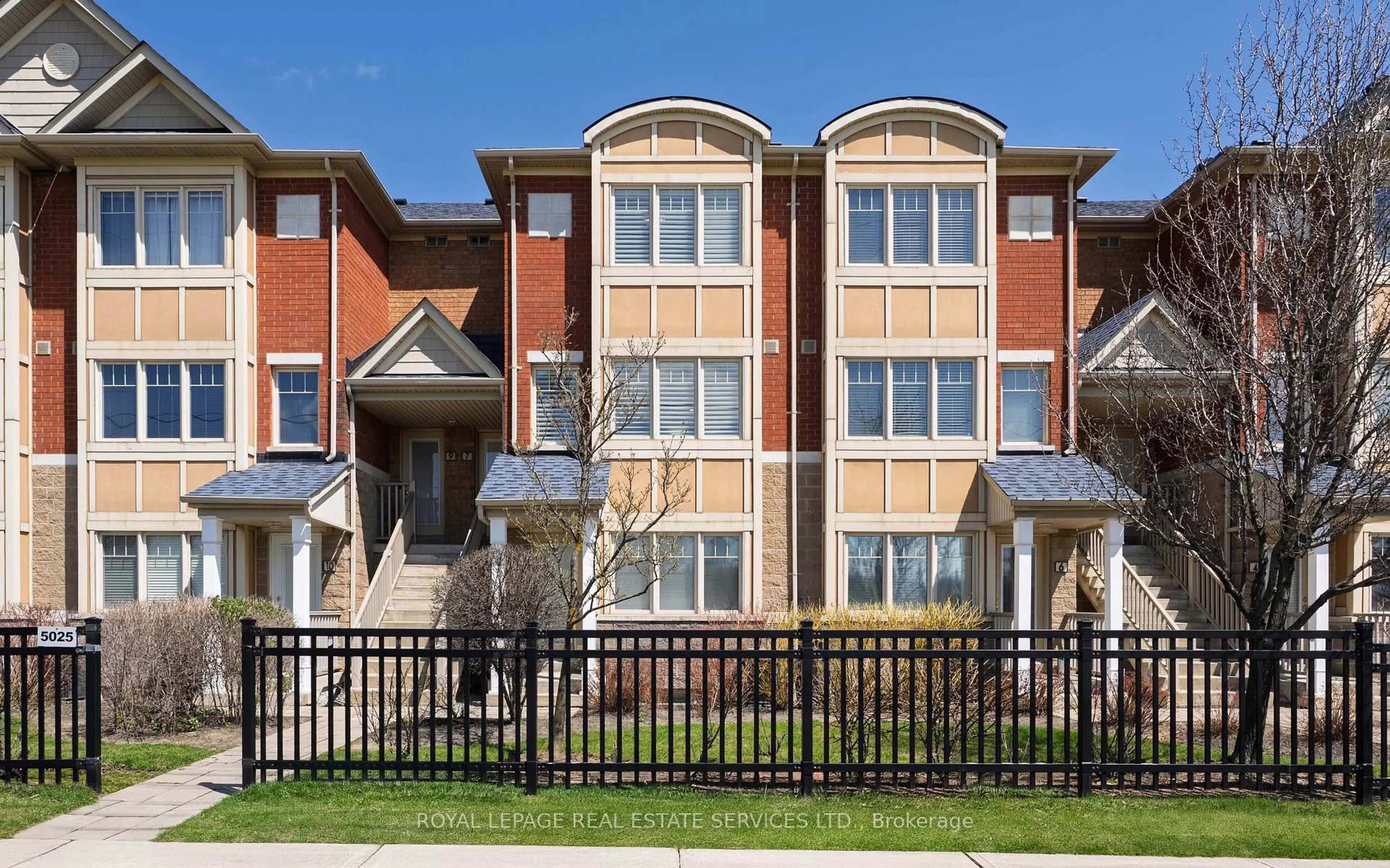 Home with brick exterior material, street for 5025 Ninth Line #7, Mississauga Ontario L5M 0E9