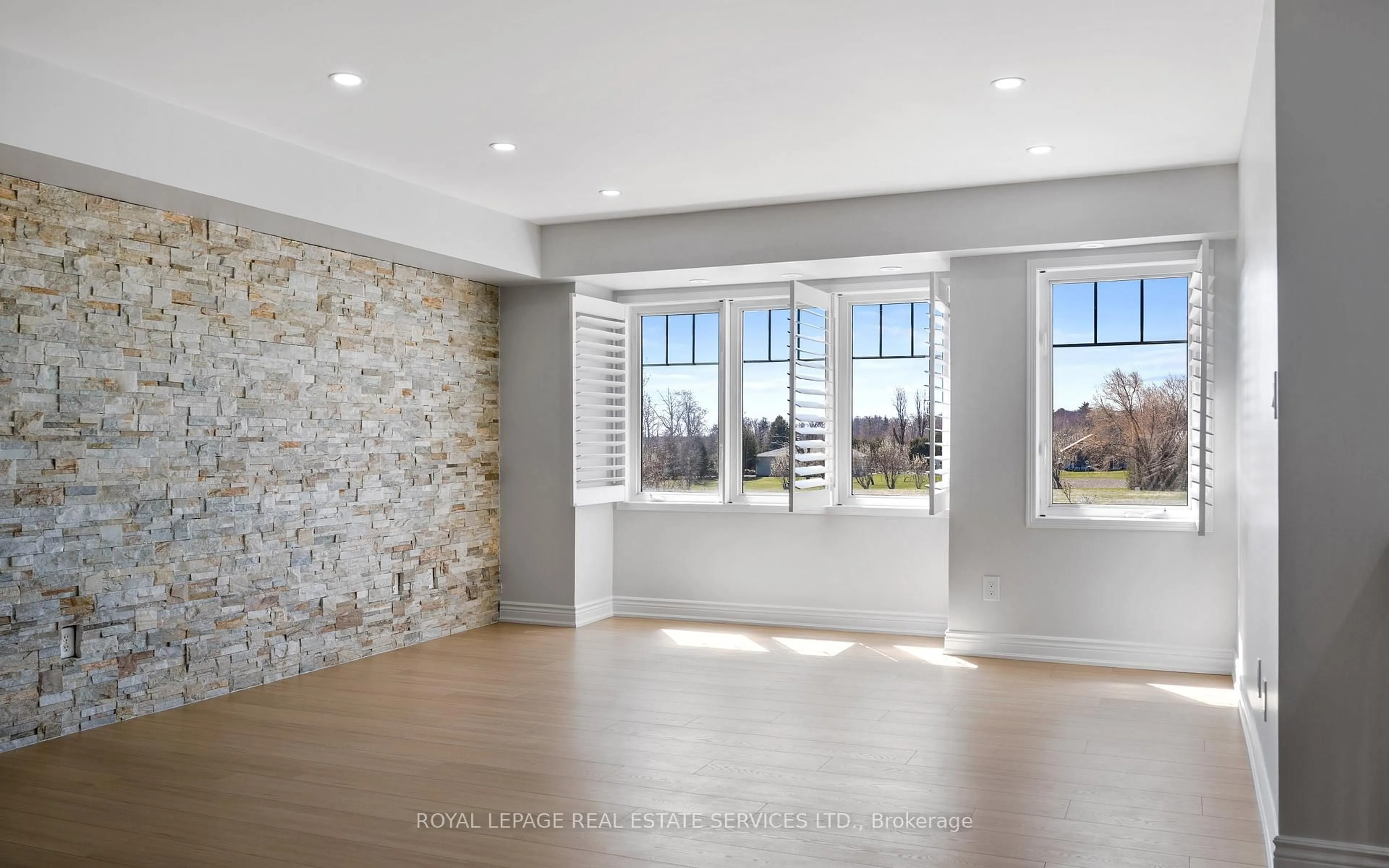 Indoor entryway for 5025 Ninth Line #7, Mississauga Ontario L5M 0E9