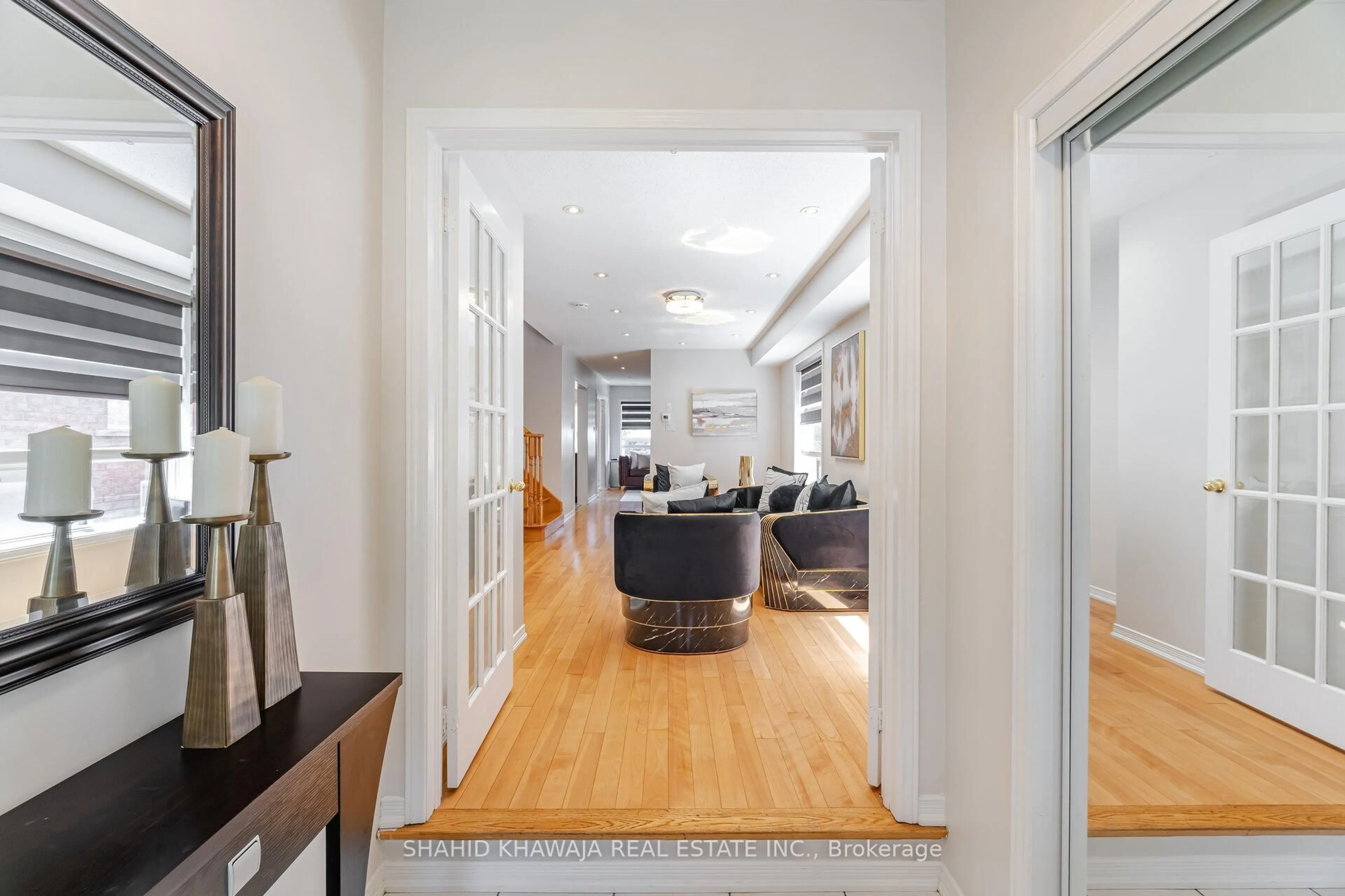 Indoor entryway for 3973 Quiet Creek Dr, Mississauga Ontario L5M 8B4