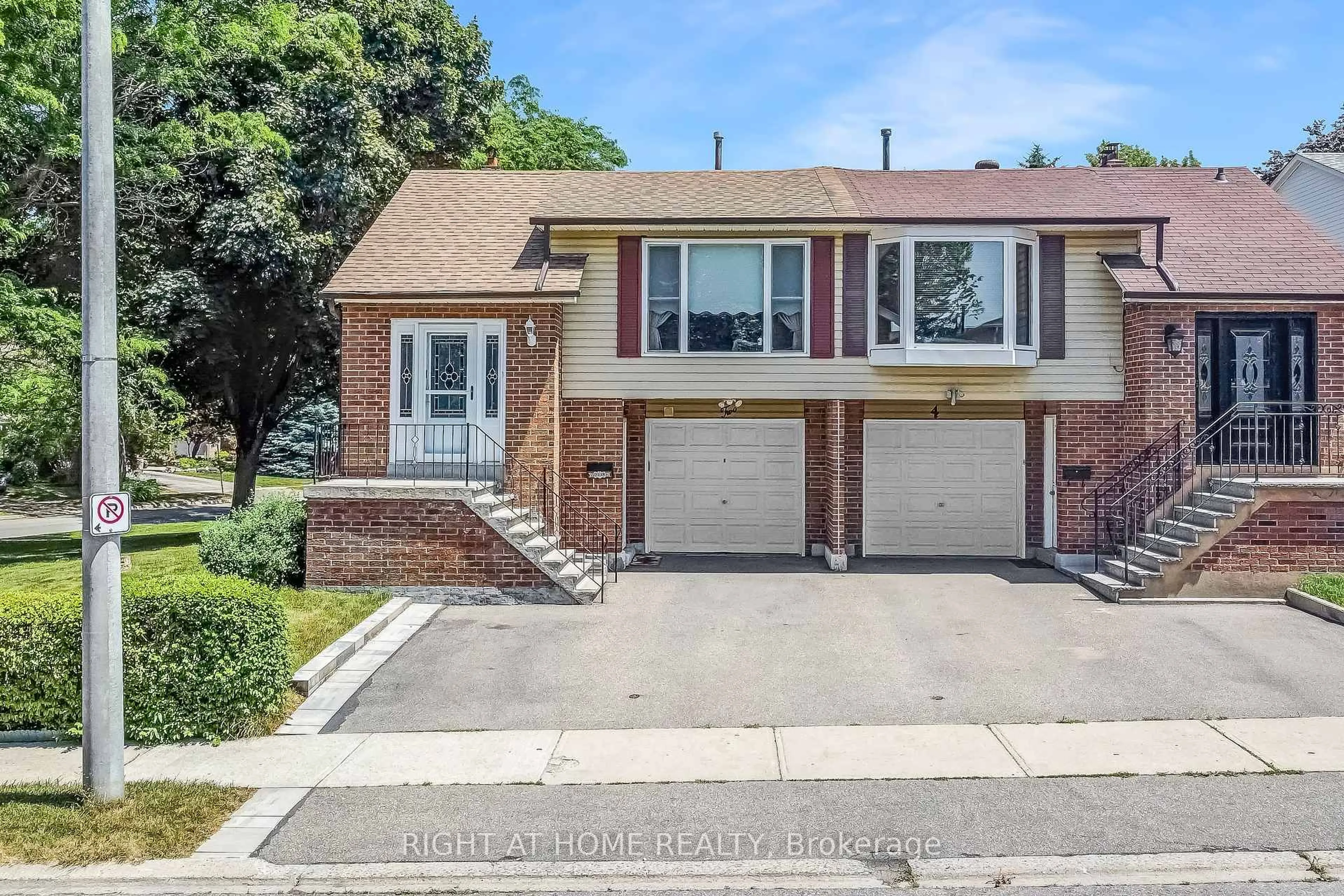 Home with brick exterior material, street for 2 Rushmore Cres, Brampton Ontario L6Z 1R2