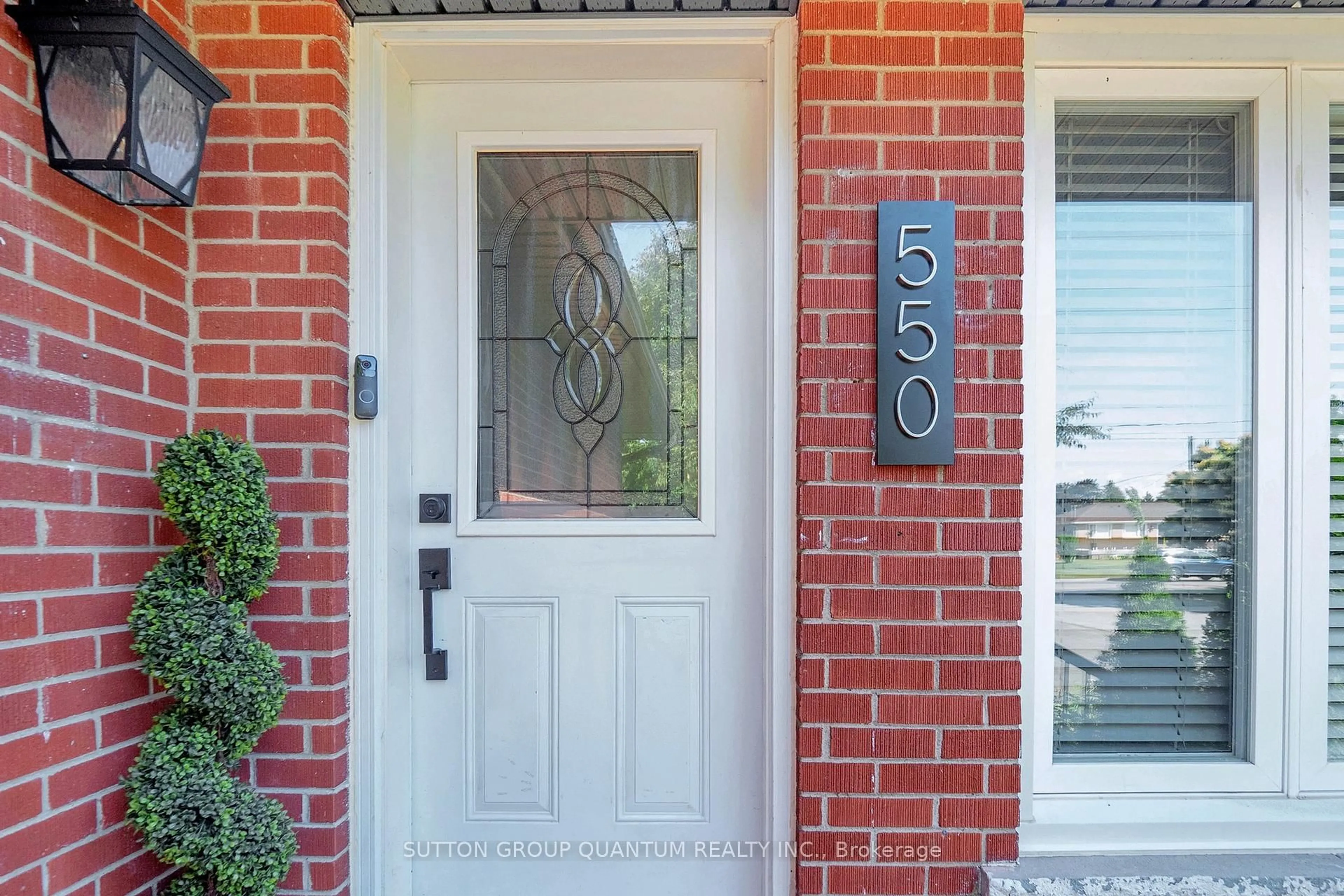 Indoor entryway for 550 Third Line, Oakville Ontario L6L 4A7