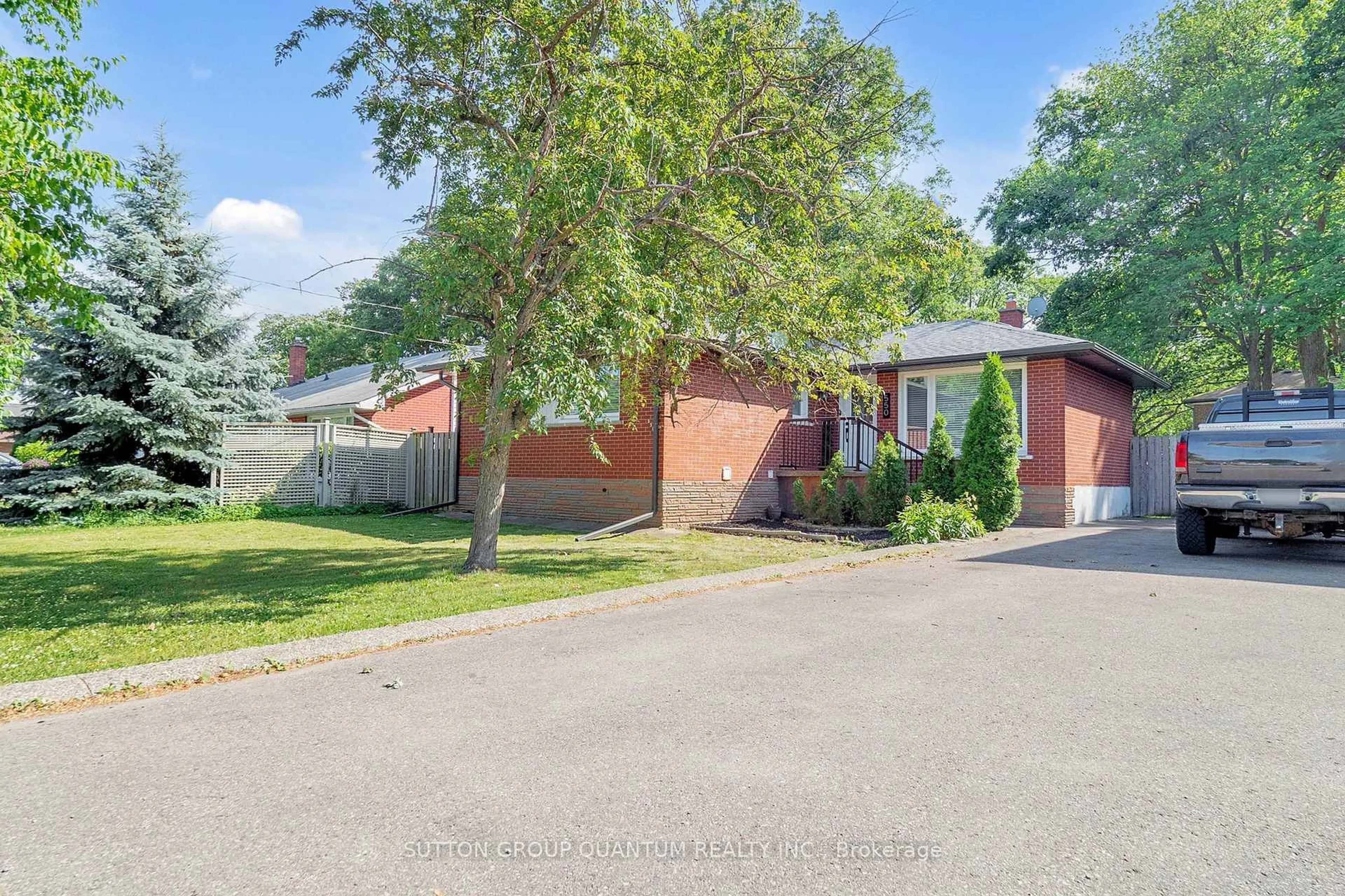 Home with brick exterior material, street for 550 Third Line, Oakville Ontario L6L 4A7