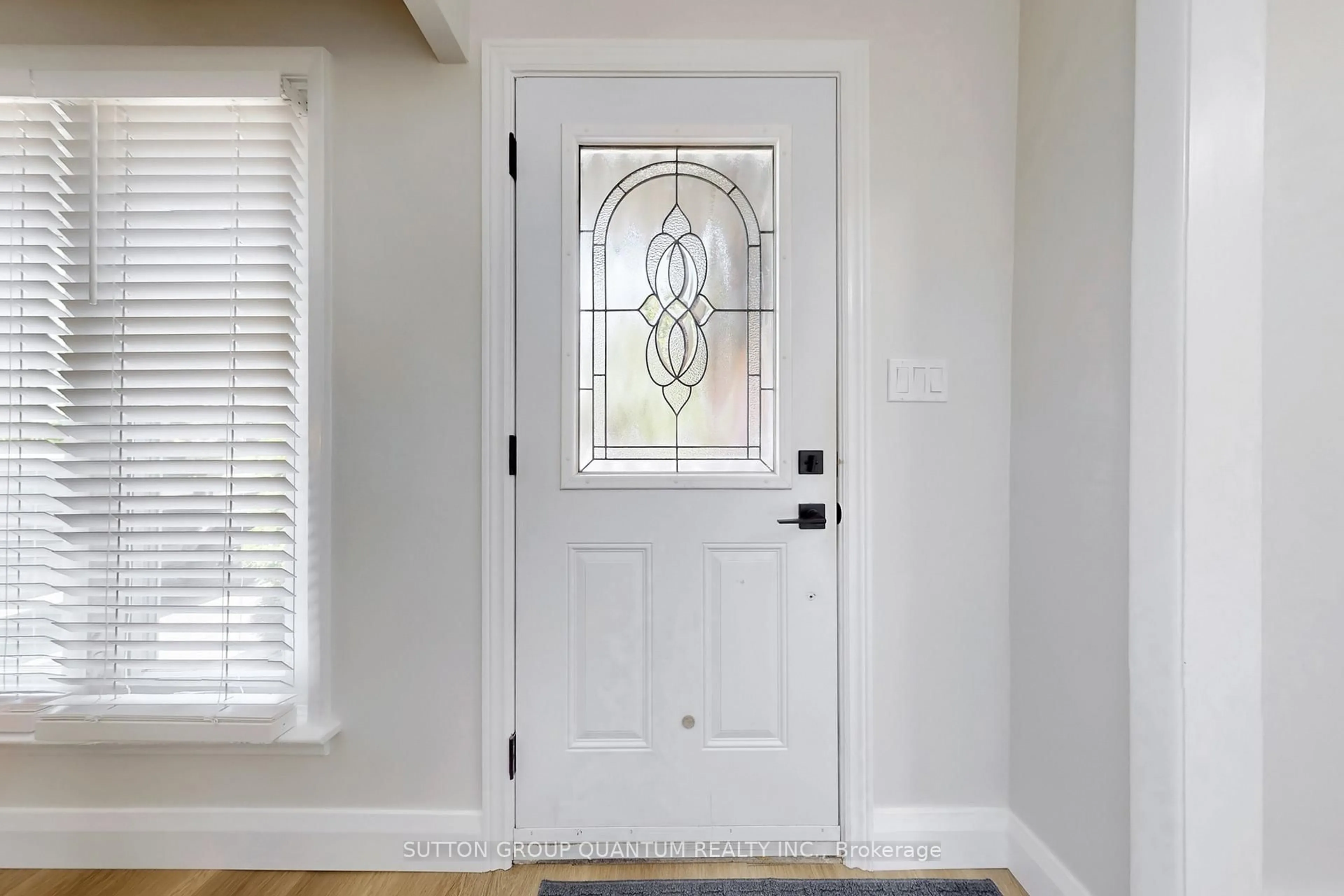 Indoor entryway for 550 Third Line, Oakville Ontario L6L 4A7
