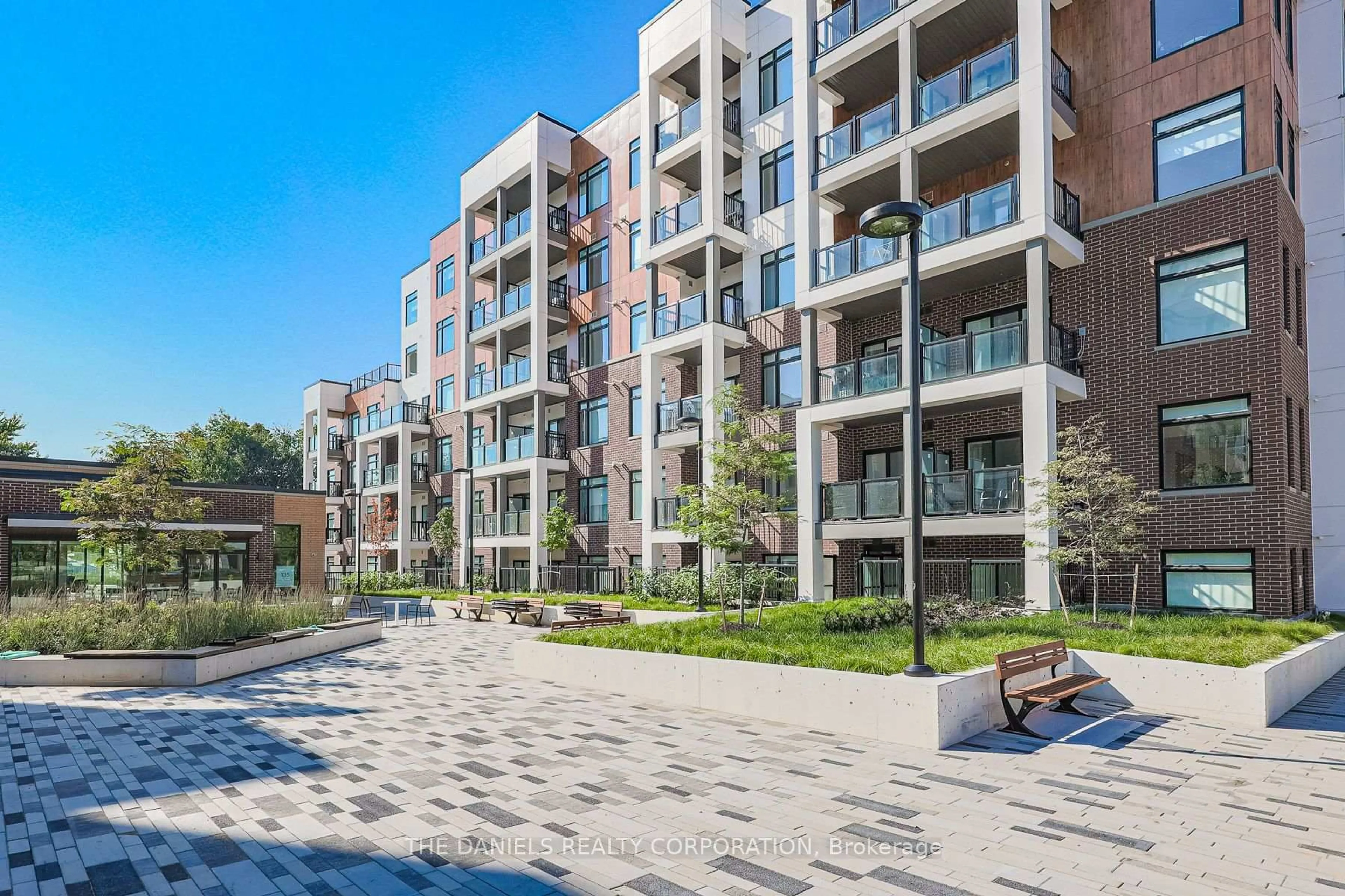 Patio, street for 135 Canon Jackson Dr #604, Toronto Ontario M6M 0C3