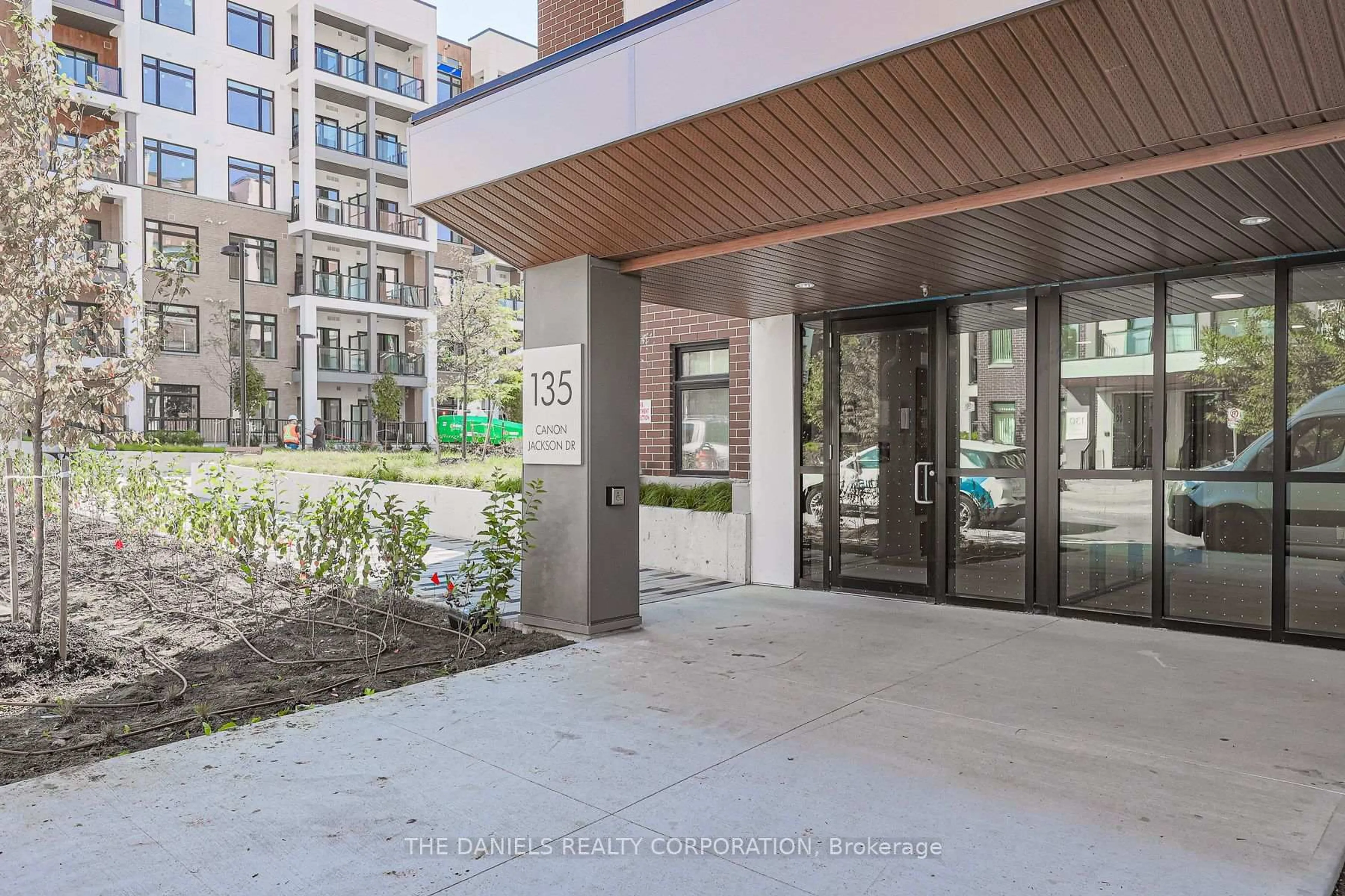 Unknown for 135 Canon Jackson Dr #604, Toronto Ontario M6M 0C3