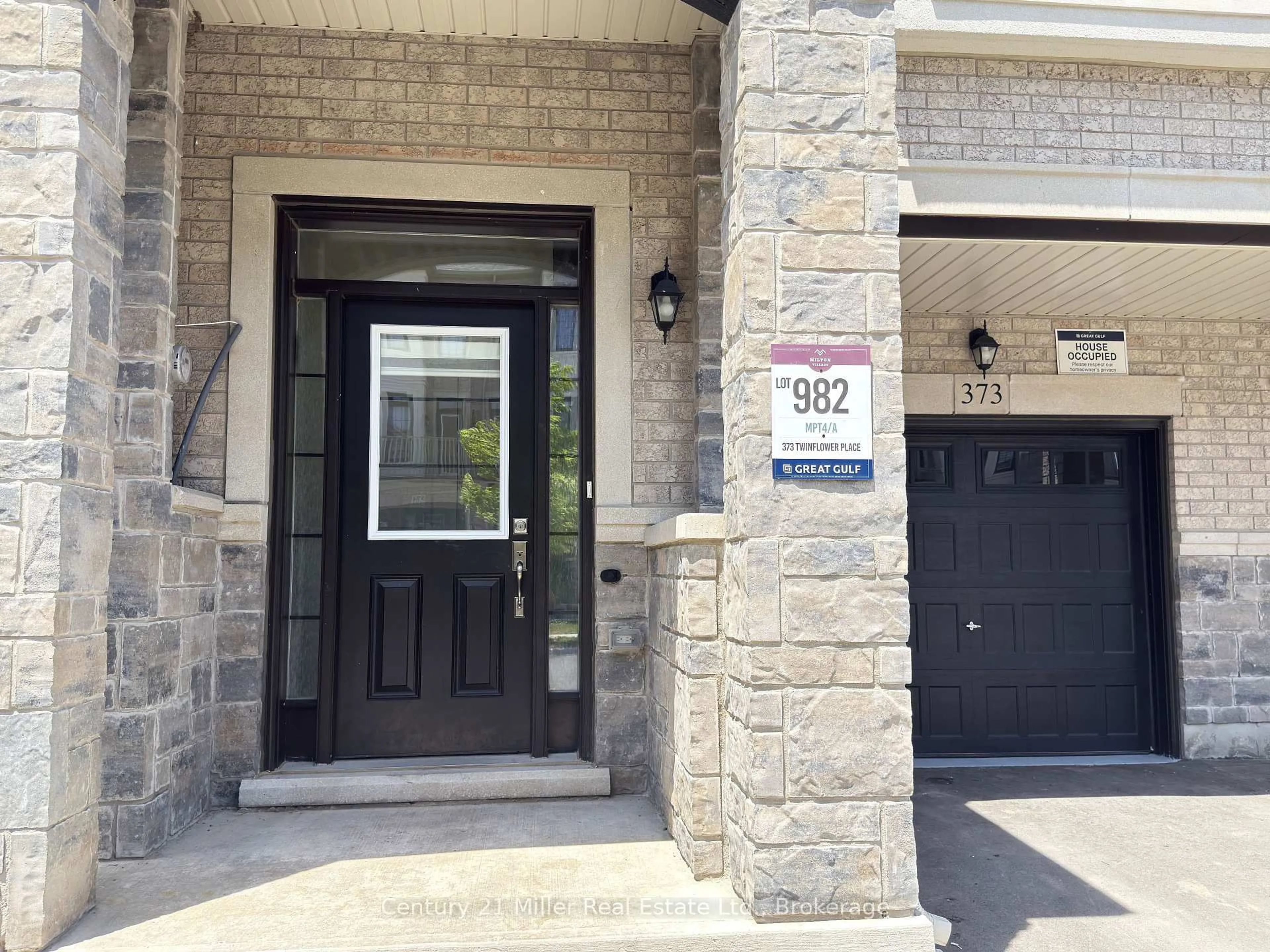 Indoor entryway for 373 Twinflower Pl, Milton Ontario L9E 1T2