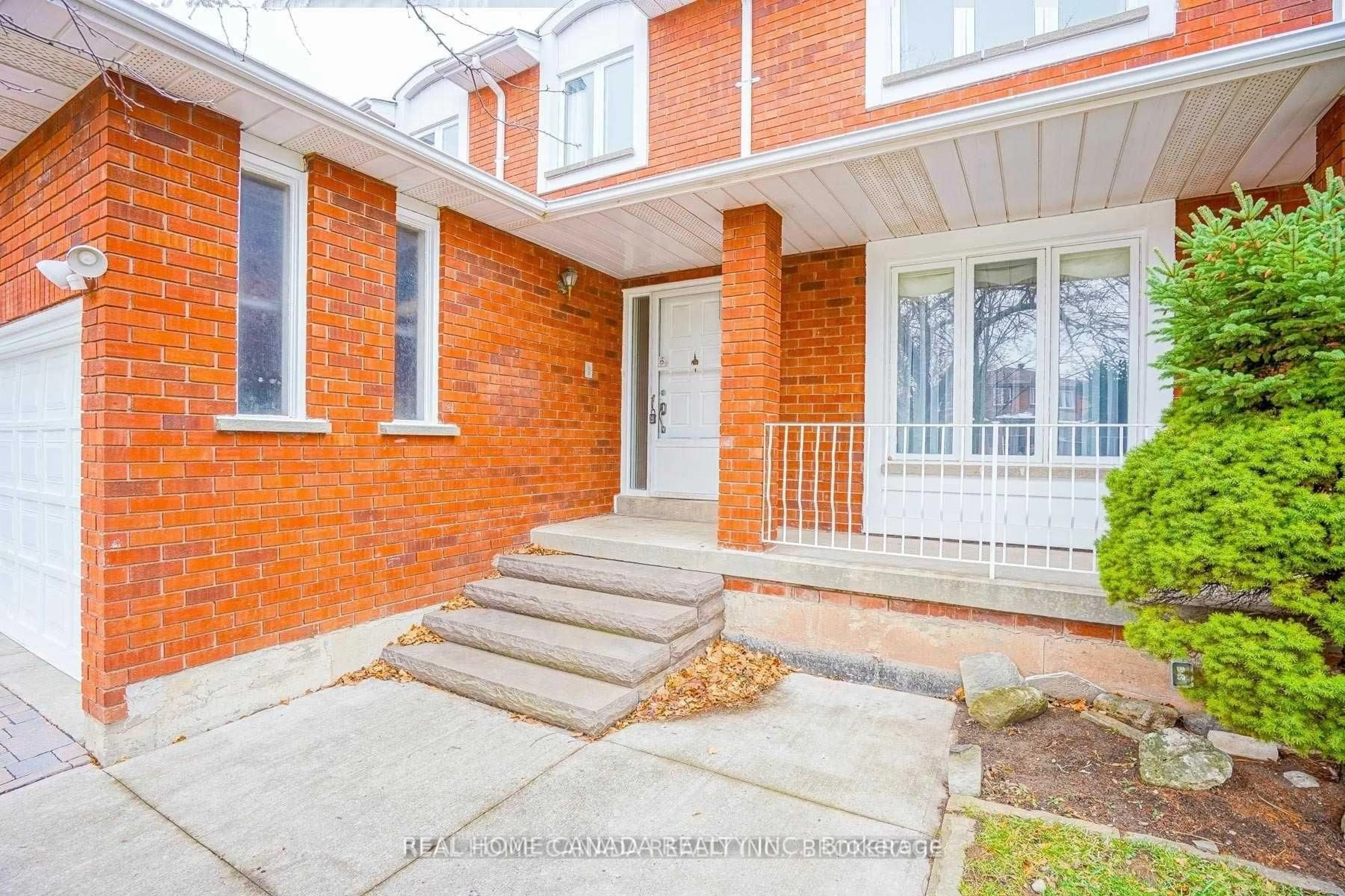 Home with brick exterior material, street for 2056 Wincanton Cres, Mississauga Ontario L5M 3E2