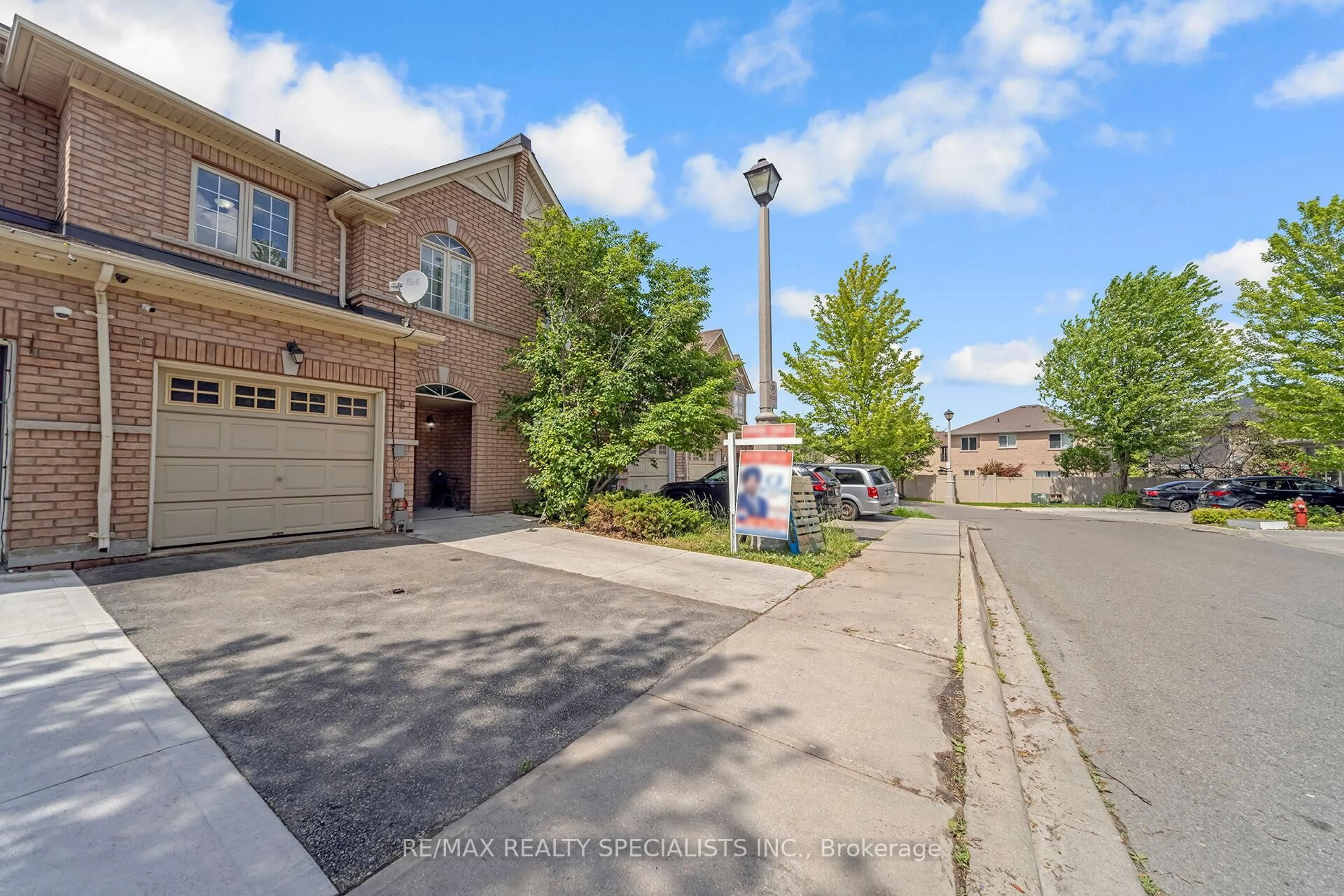 A pic from outside/outdoor area/front of a property/back of a property/a pic from drone, street for 36 Rockgarden Tr, Brampton Ontario L6R 3M7