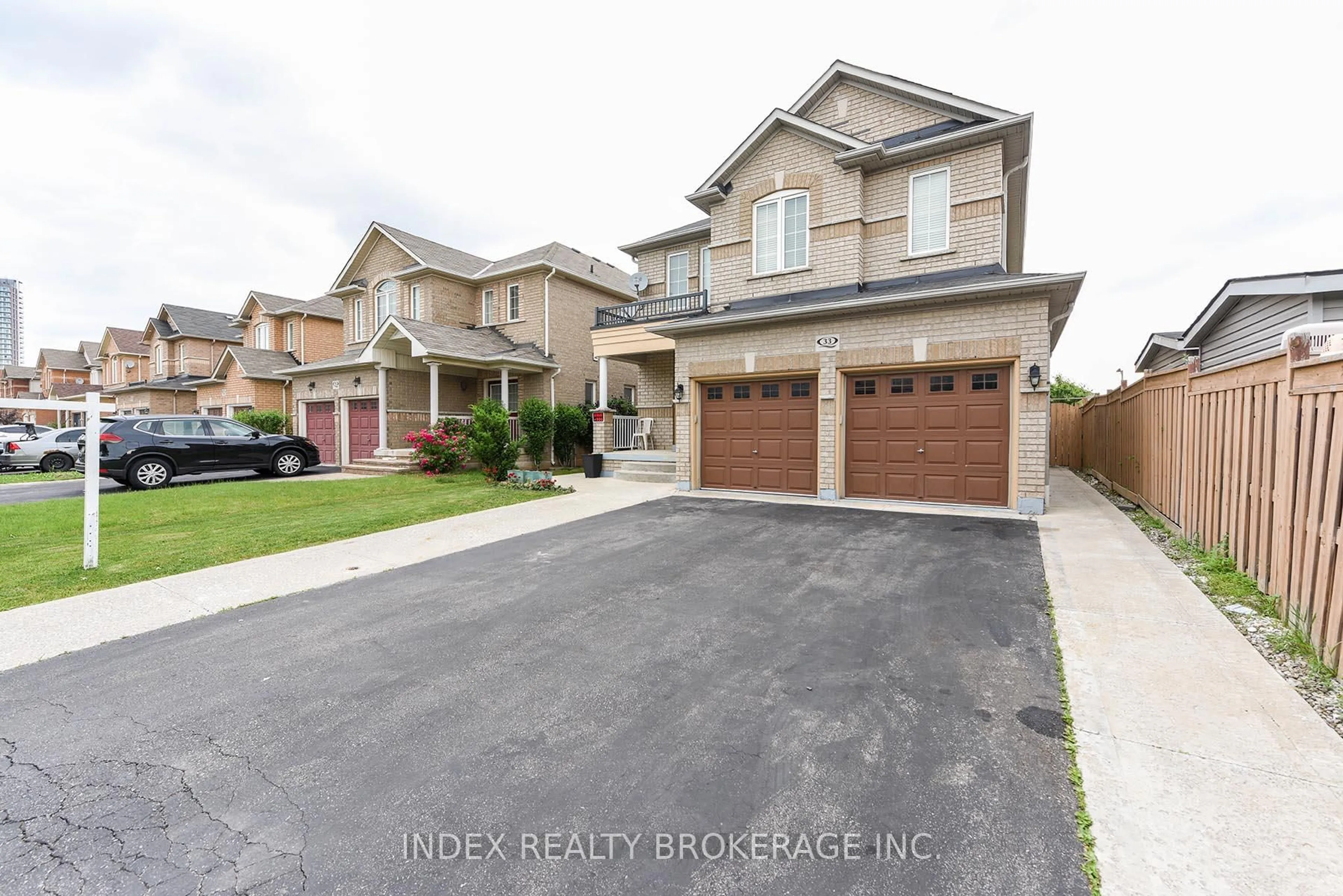 Home with brick exterior material, street for 33 Portstewart Cres, Brampton Ontario L6X 0R6