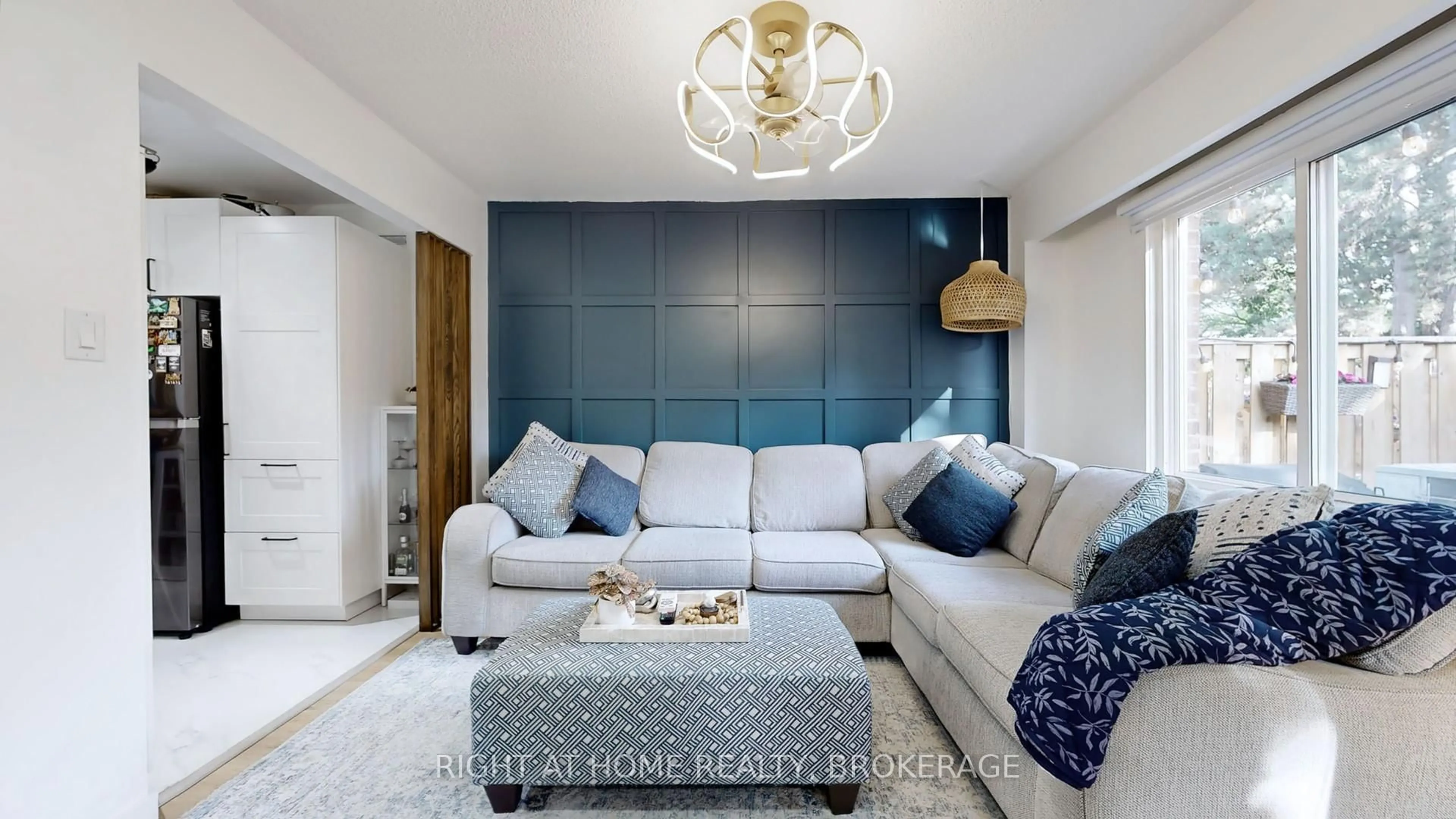 Living room with furniture, unknown for 4193 Longmoor Dr #2, Burlington Ontario L7L 5J9