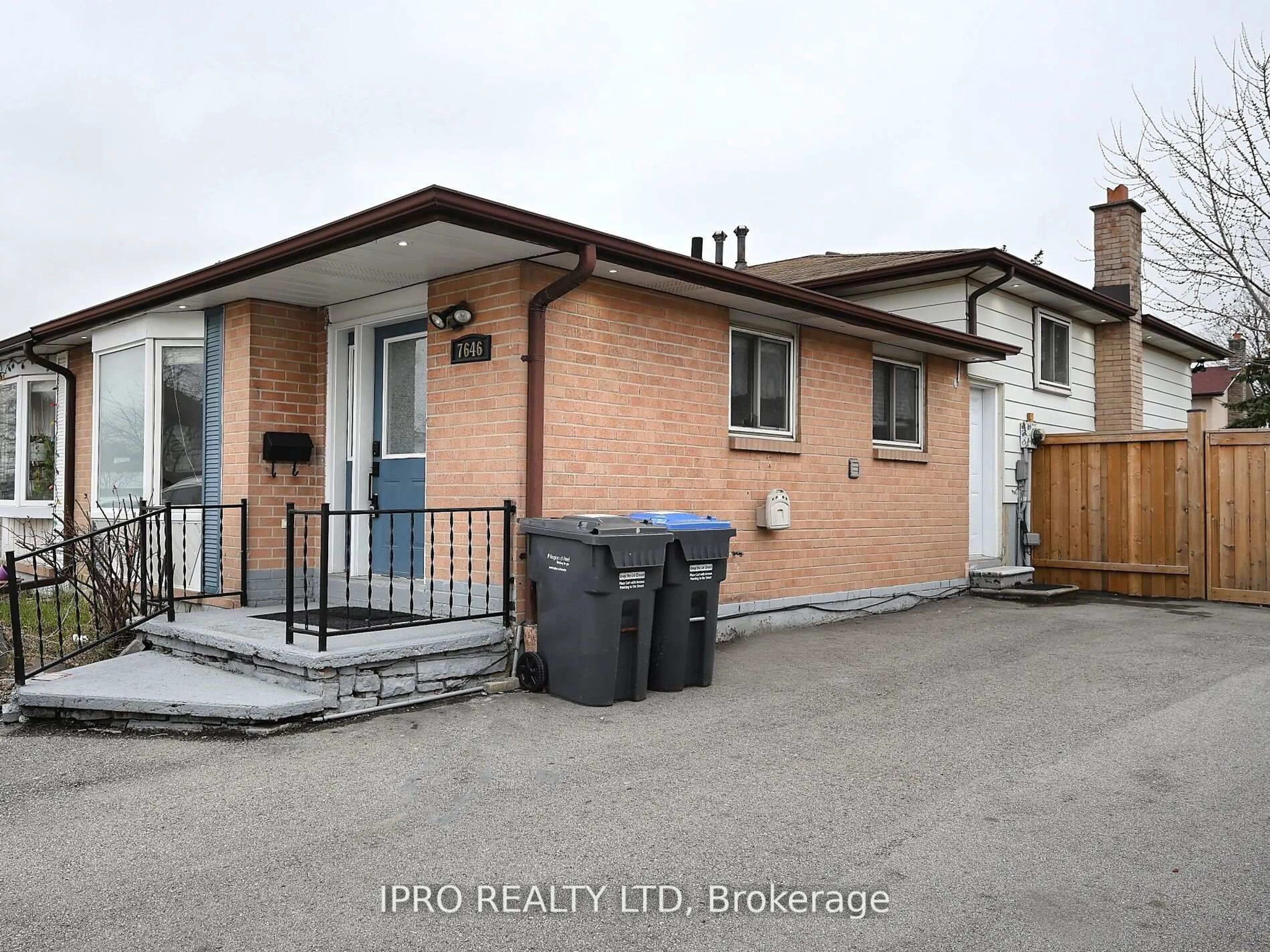 Unknown for 7646 Priory Cres, Mississauga Ontario L4T 3H5
