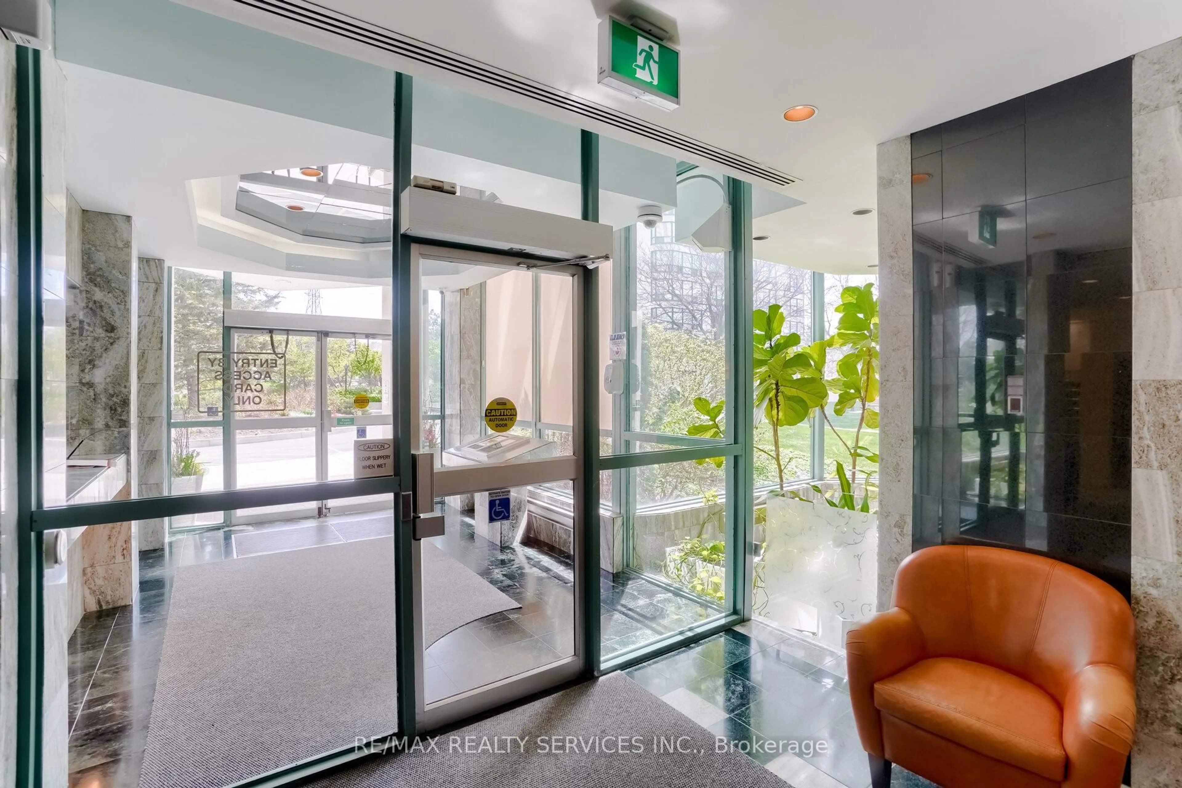 Indoor foyer for 4470 Tucana Crt #409, Mississauga Ontario L5R 3K8