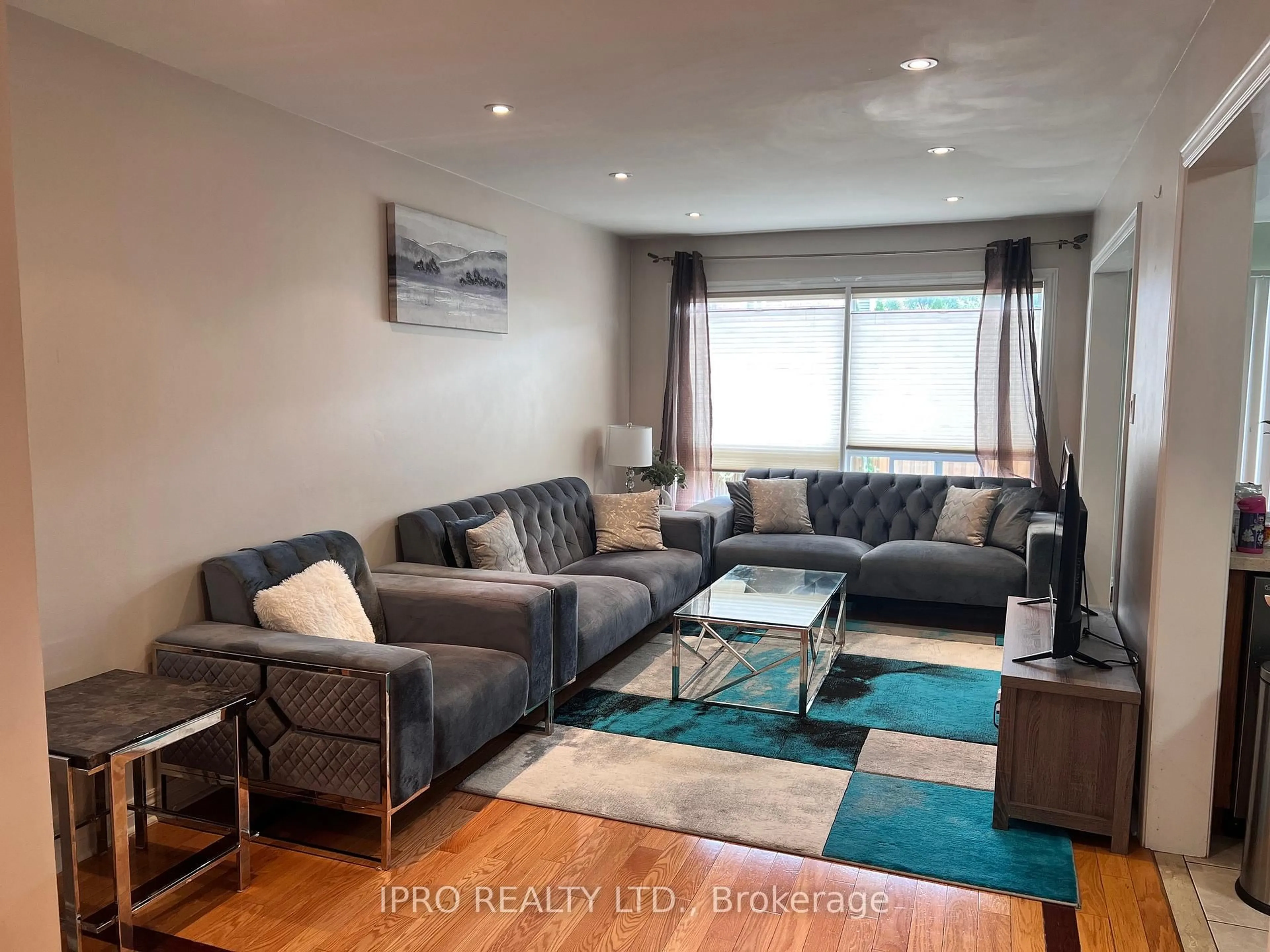 Living room with furniture, wood/laminate floor for 3914 Stardust St, Mississauga Ontario L5M 8A6