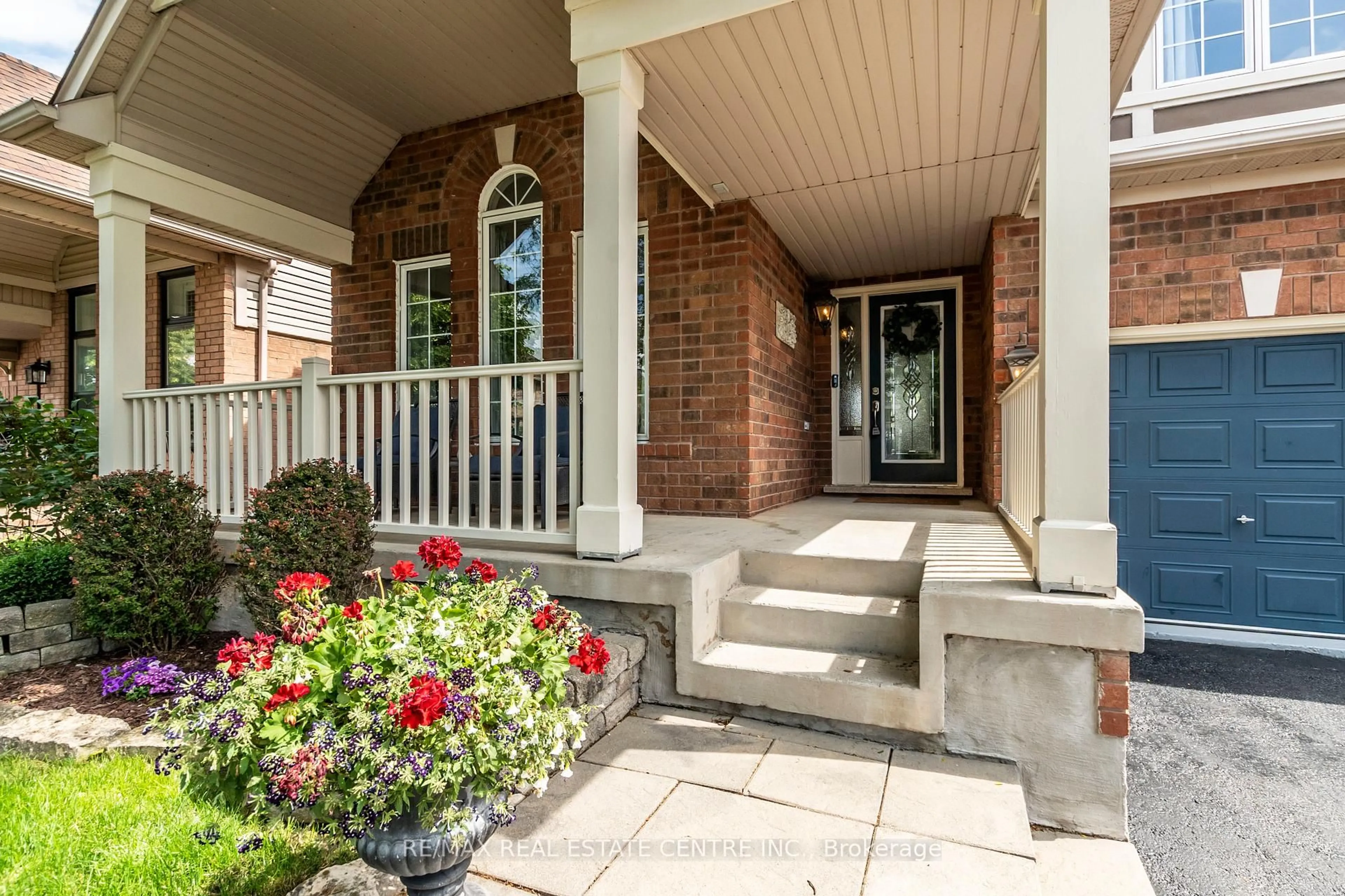 Indoor entryway for 969 Lancaster Blvd, Milton Ontario L9T 6A2