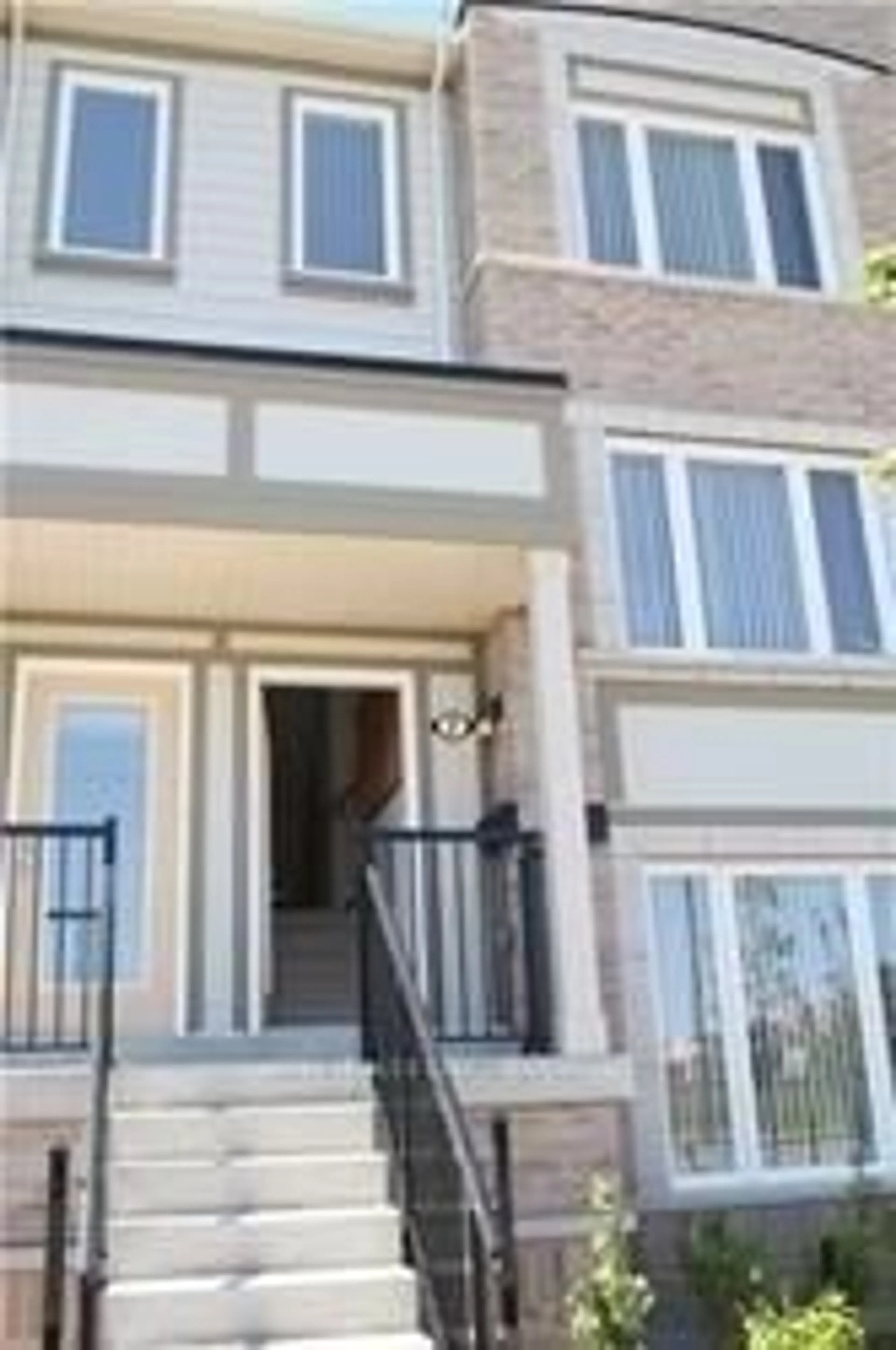 Home with vinyl exterior material, street for 5100 Plantation Pl #7, Mississauga Ontario L5M 0S4