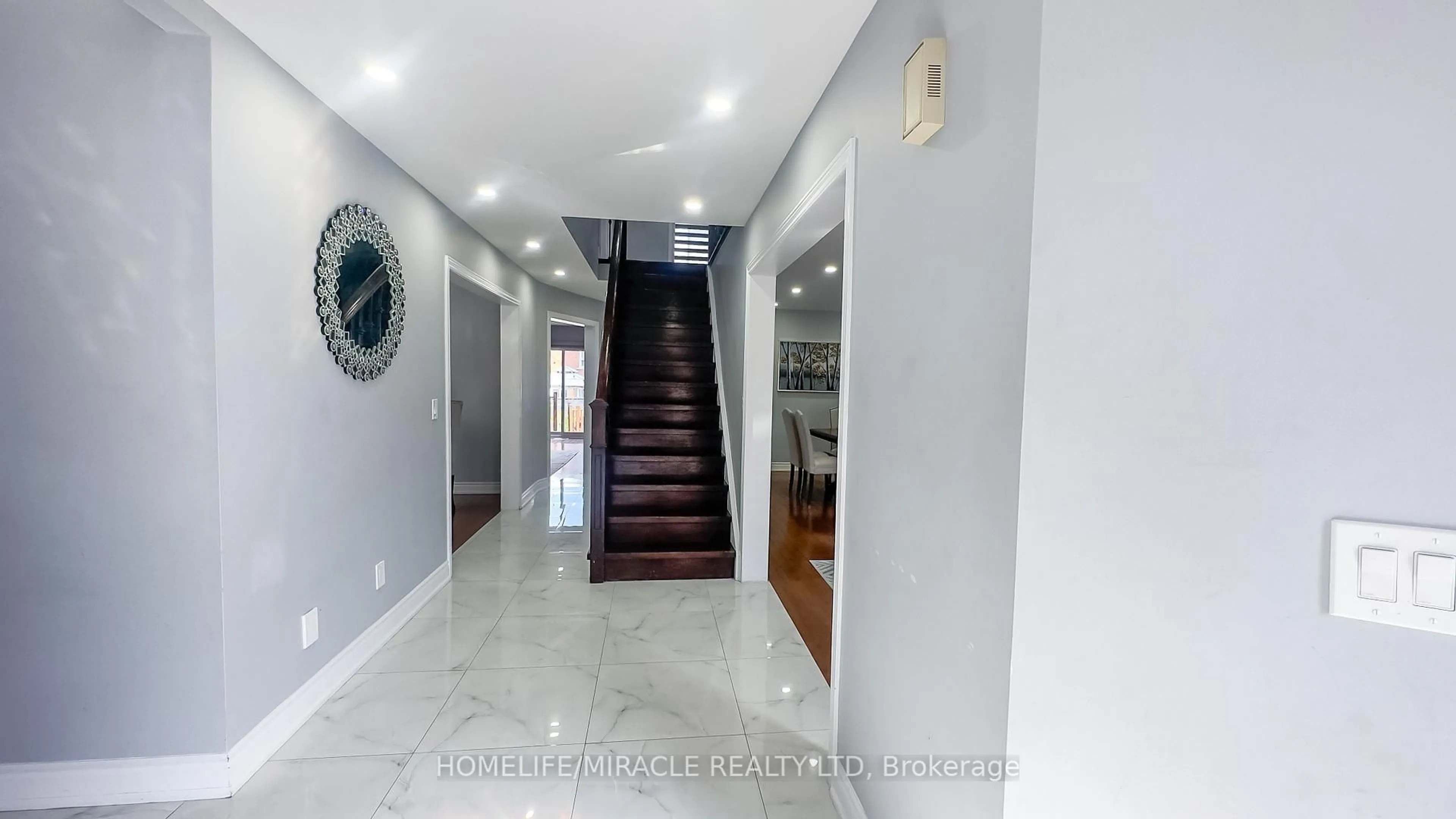 Indoor foyer for 52 Novella Pl, Brampton Ontario L6S 5X1