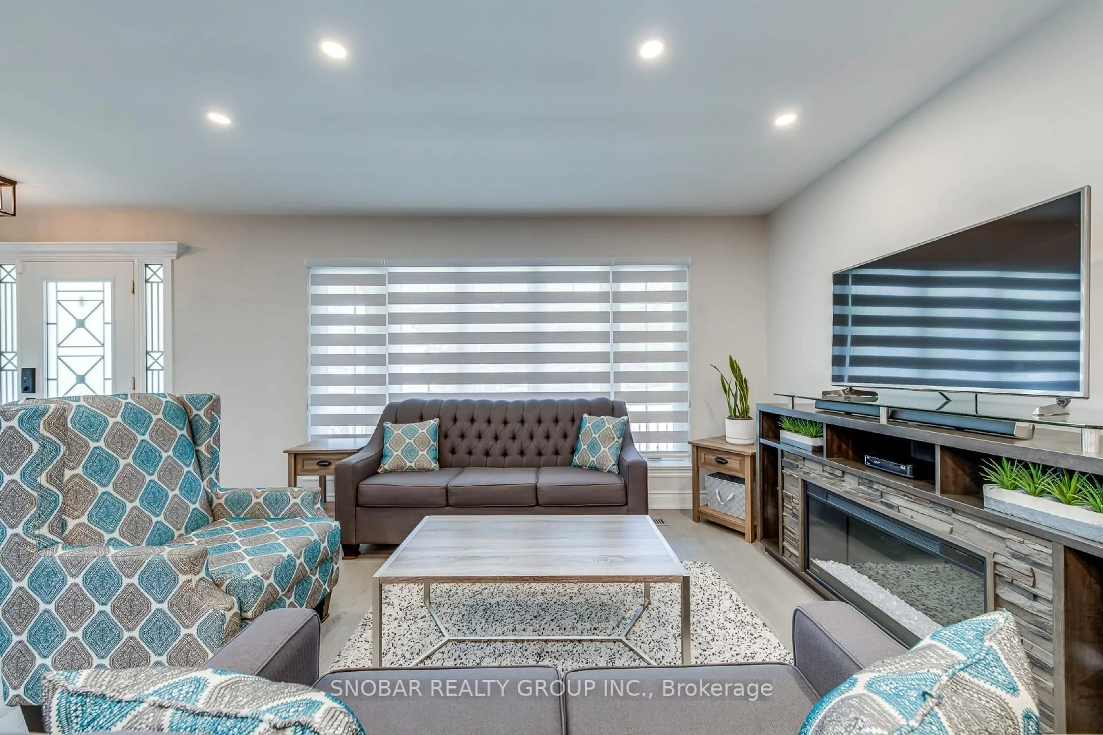 Living room with furniture, unknown for 19 Forest Path Crt, Toronto Ontario M9V 1L4