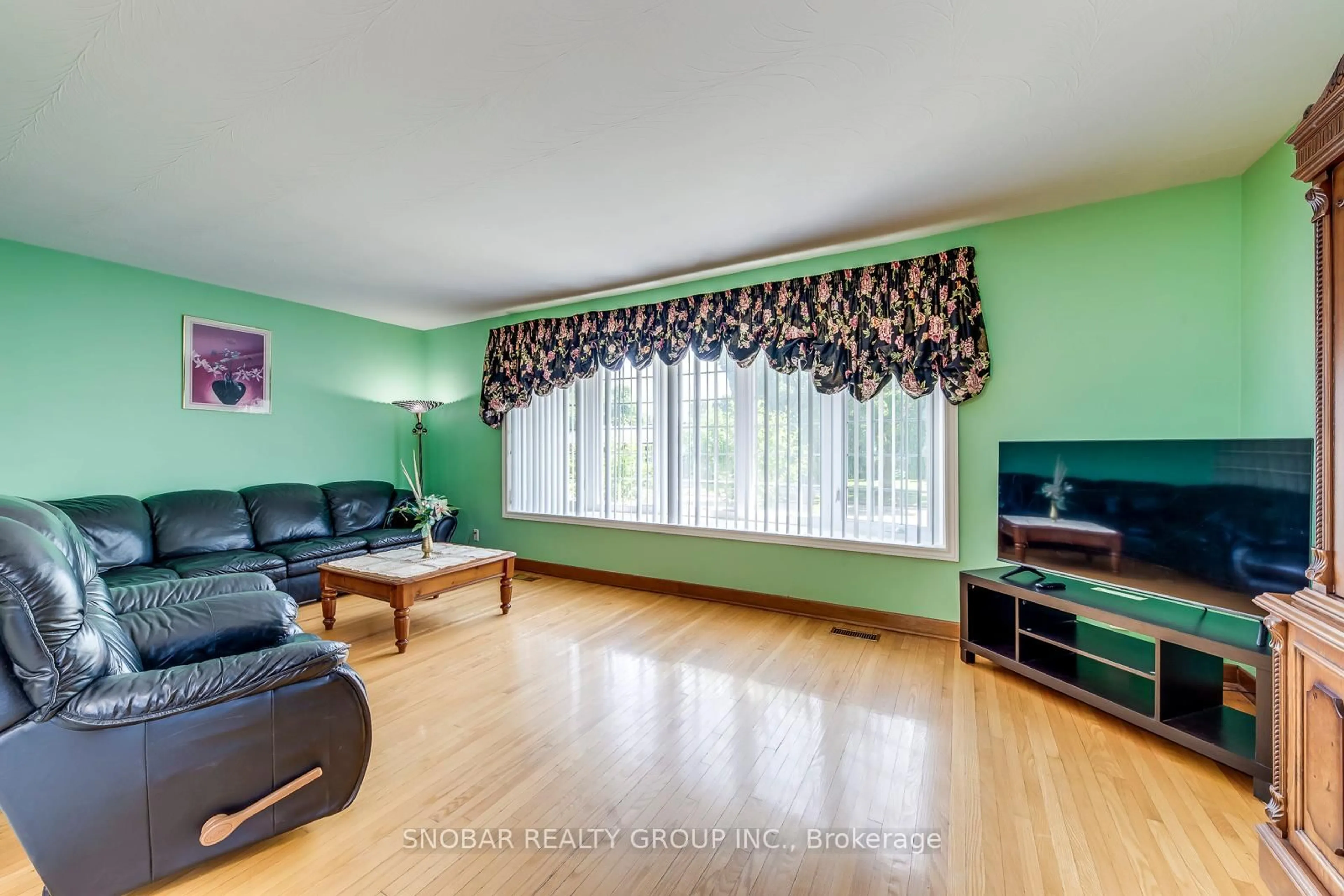 Living room with furniture, unknown for 96 Celestine Dr, Toronto Ontario M9R 3N7