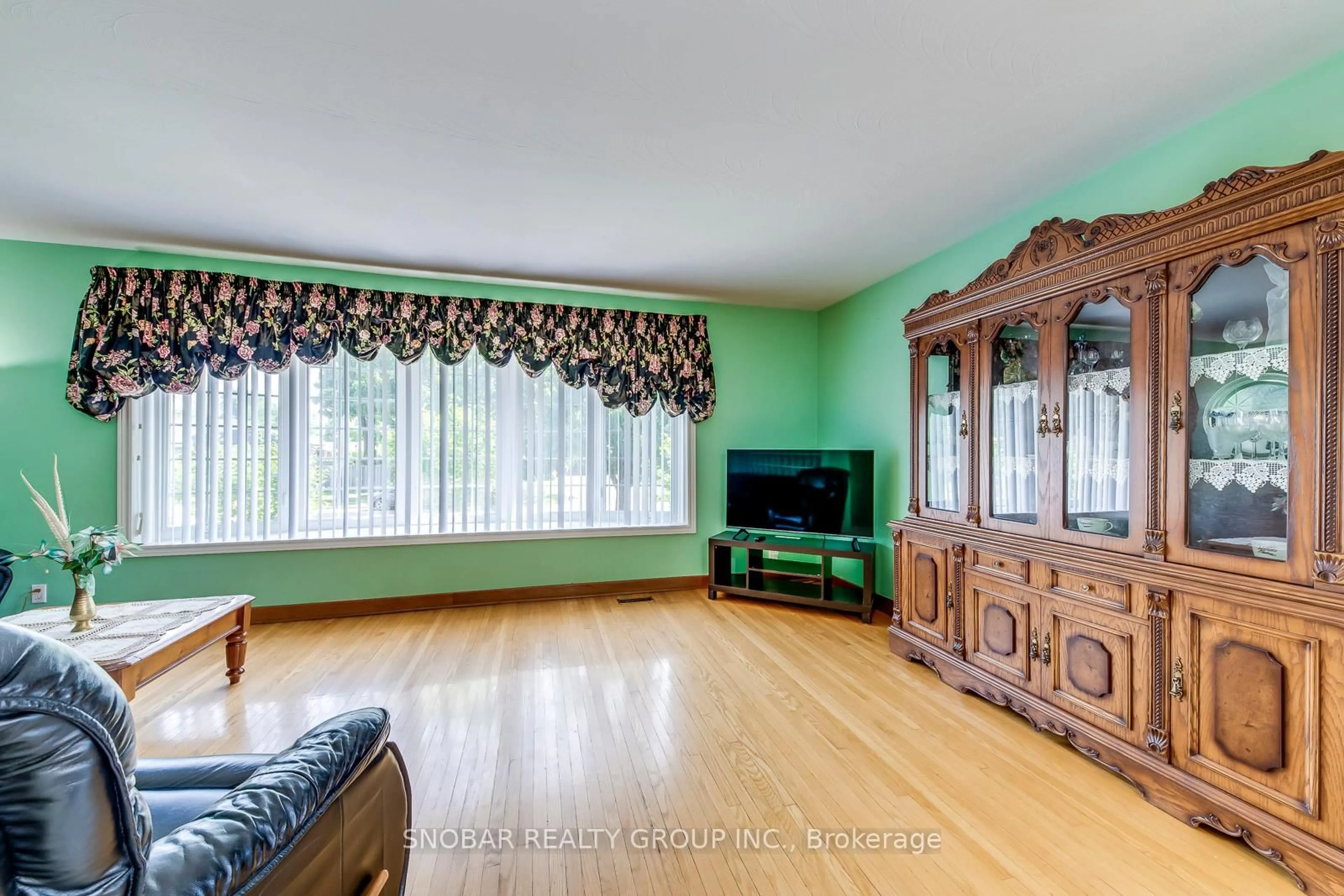 Living room with furniture, wood/laminate floor for 96 Celestine Dr, Toronto Ontario M9R 3N7