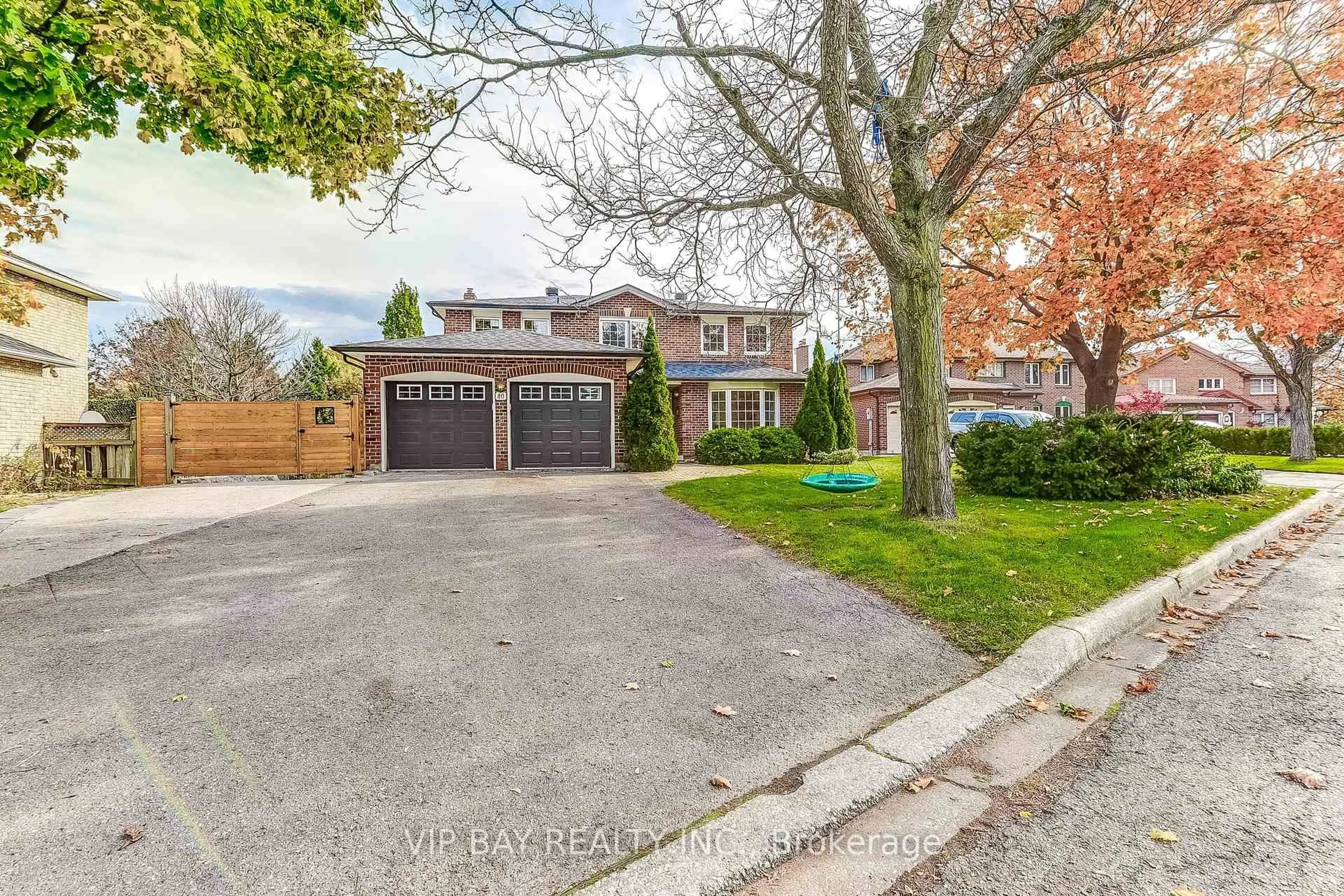 Home with brick exterior material, street for 40 Dawnridge Tr, Brampton Ontario L6Z 2A1