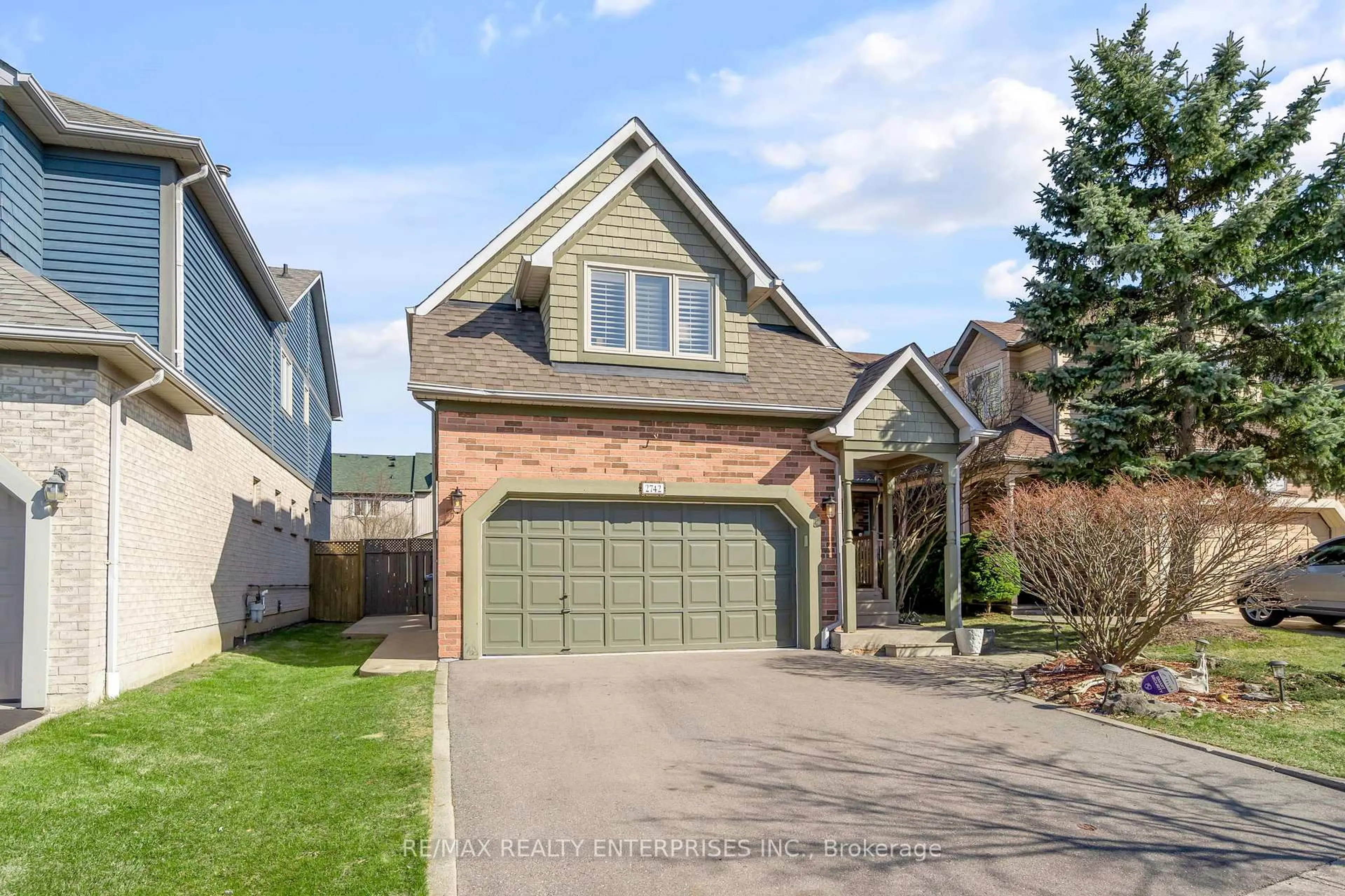 Home with brick exterior material, street for 2742 Galleon Cres, Mississauga Ontario L5M 5T8