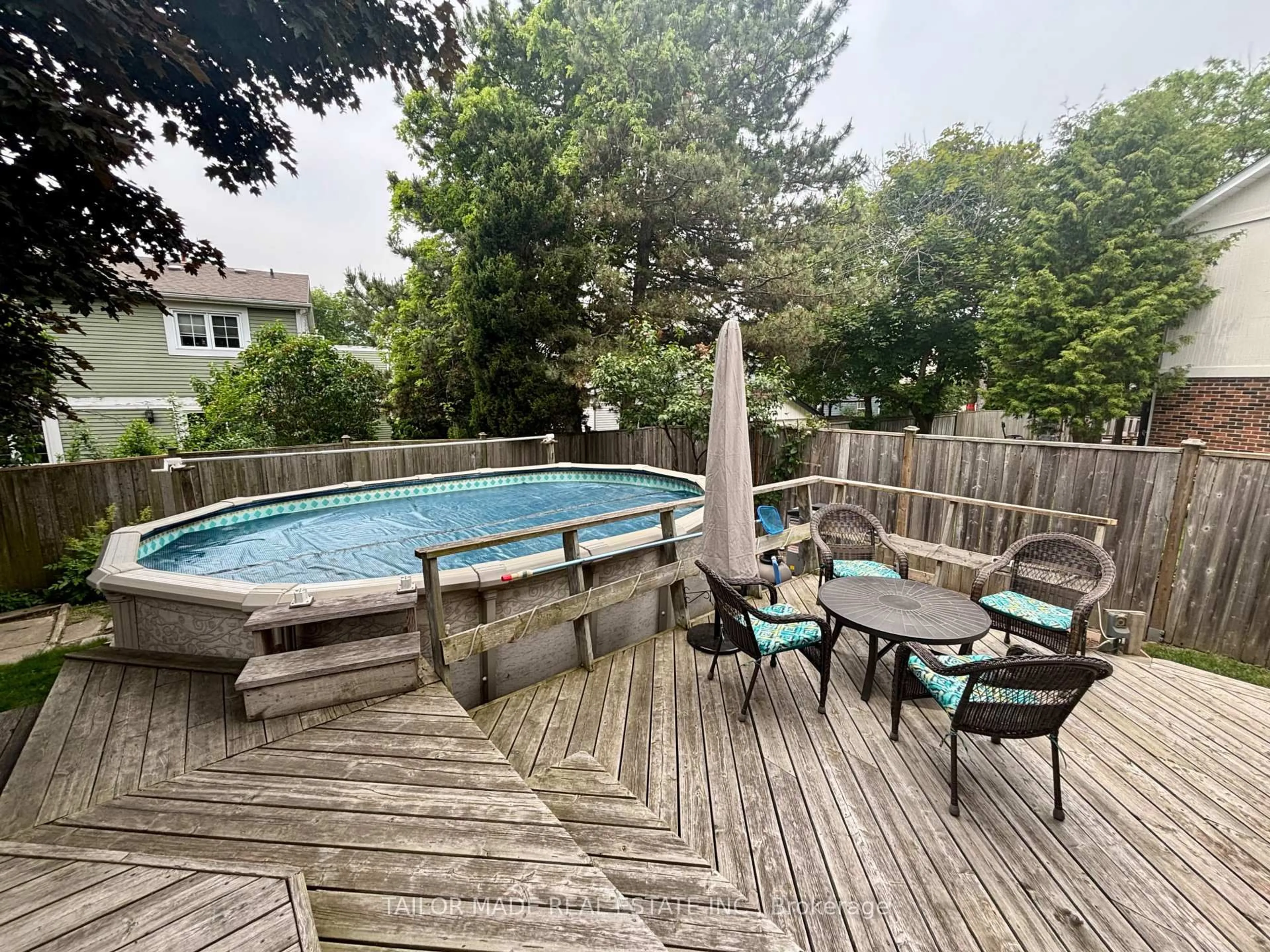Pool for 10 Shelbourne Crt, Brampton Ontario L6Z 1C2