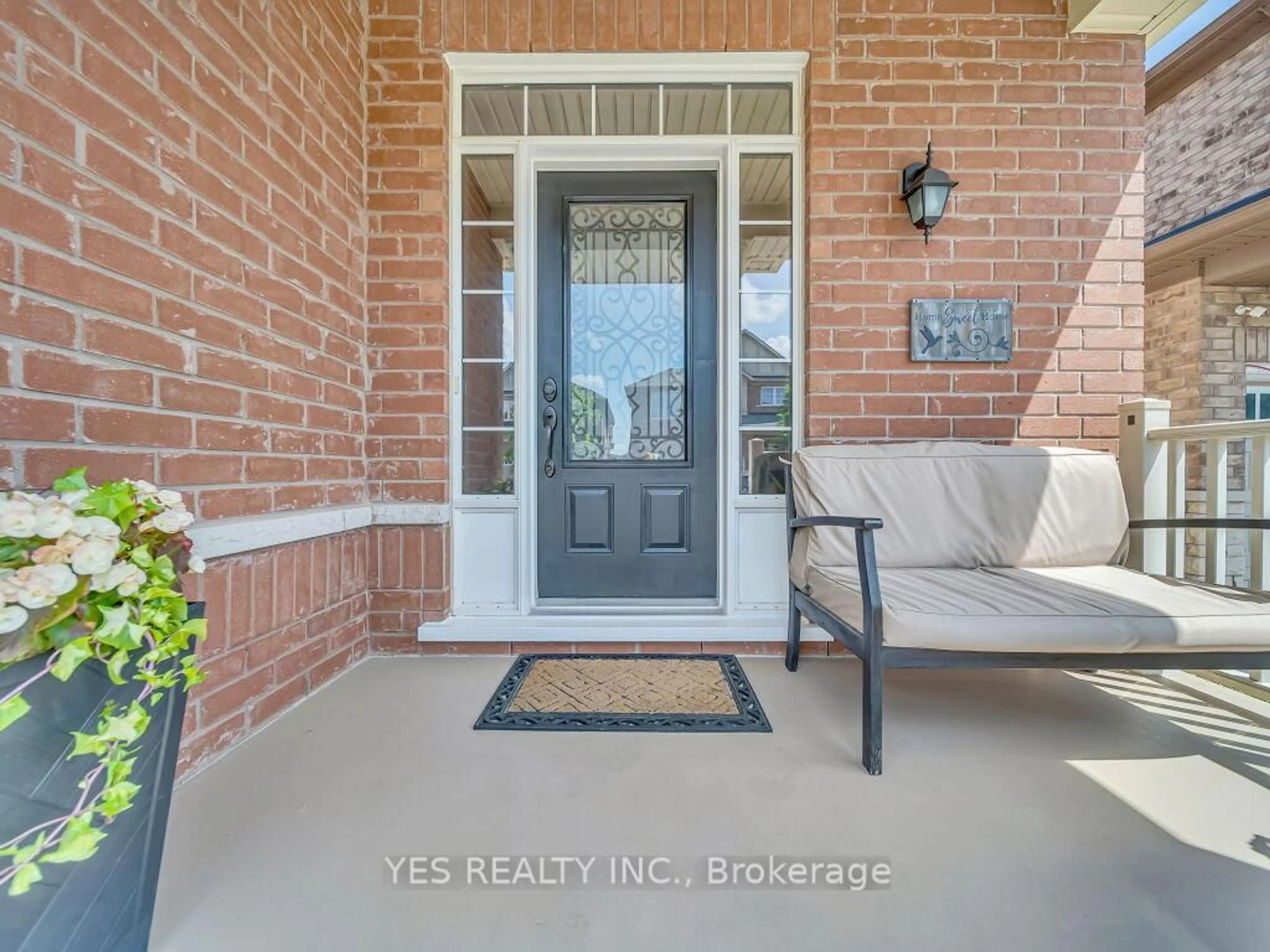 Indoor entryway for 47 Agricola Rd, Brampton Ontario L7A 0V6
