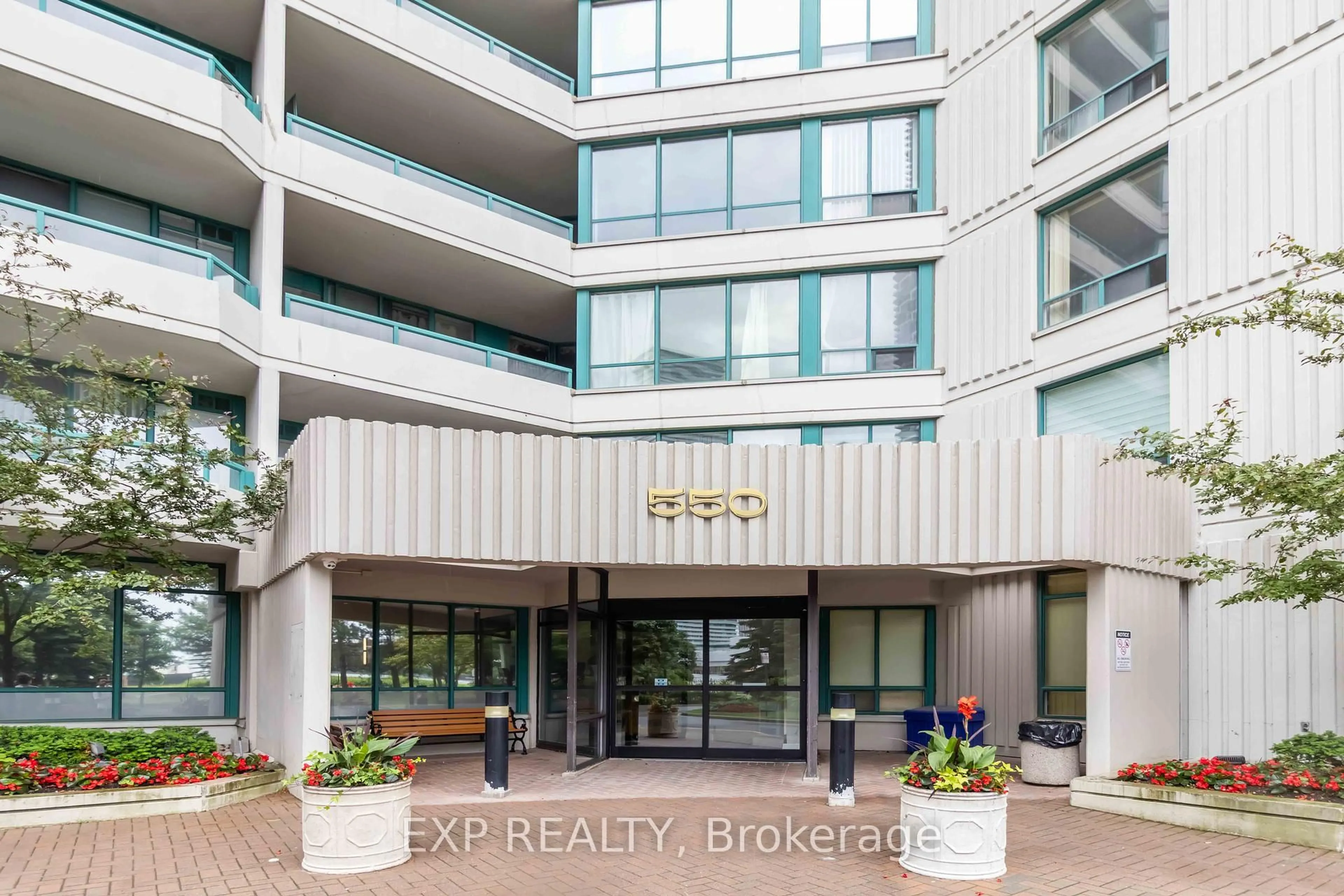 Indoor entryway for 550 Webb Dr #2411, Mississauga Ontario L5B 3Y4