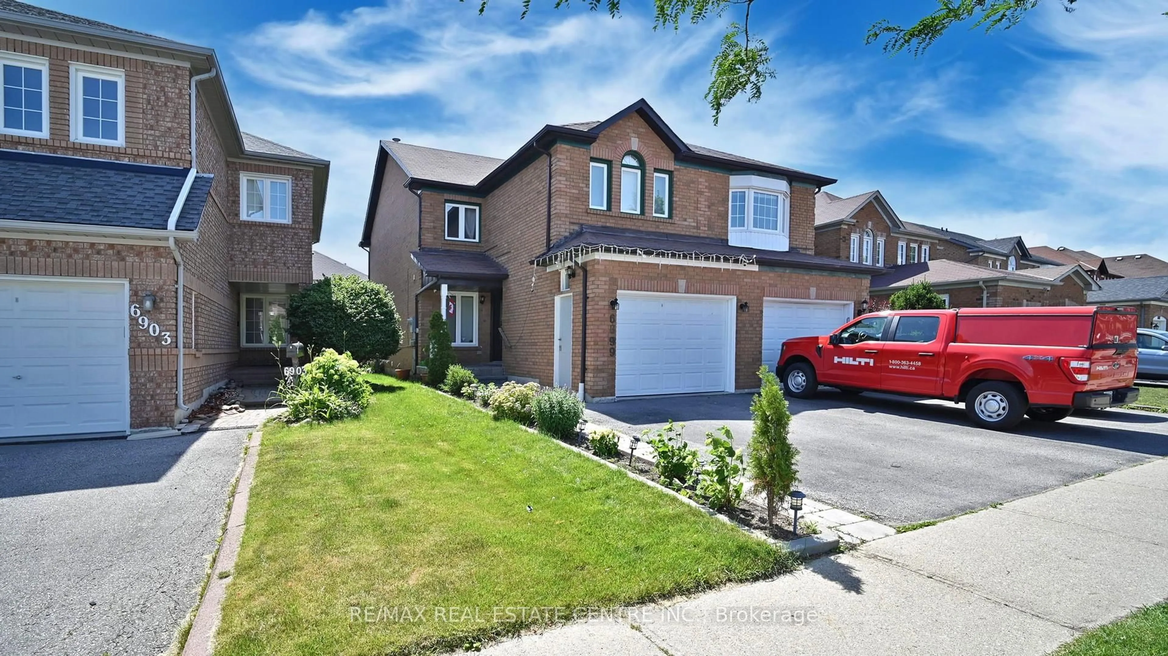 Home with brick exterior material, street for 6899 Bansbridge Cres, Mississauga Ontario L5N 6T1