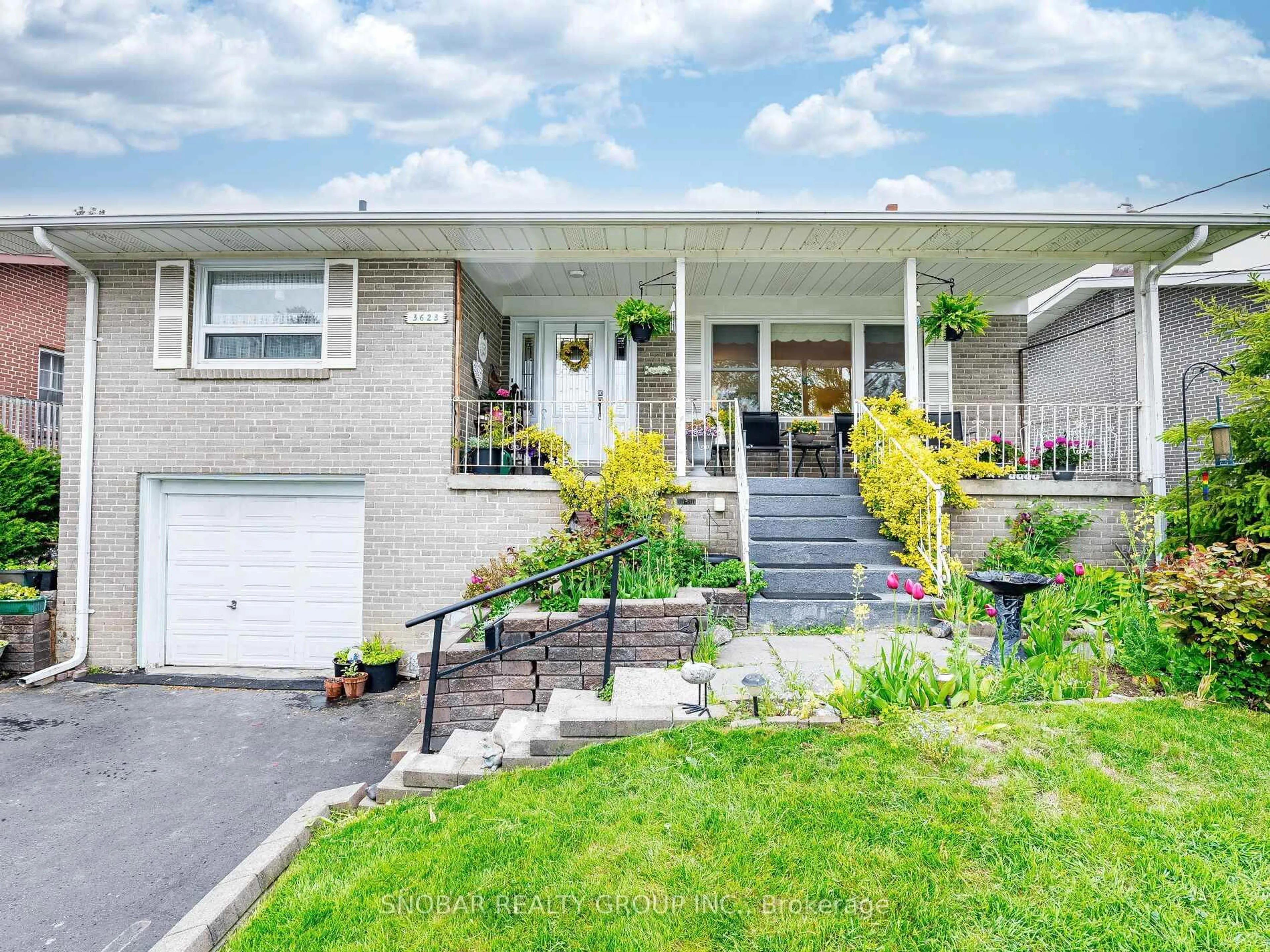 Home with vinyl exterior material, street for 3623 Queenston Dr, Mississauga Ontario L5C 2G9