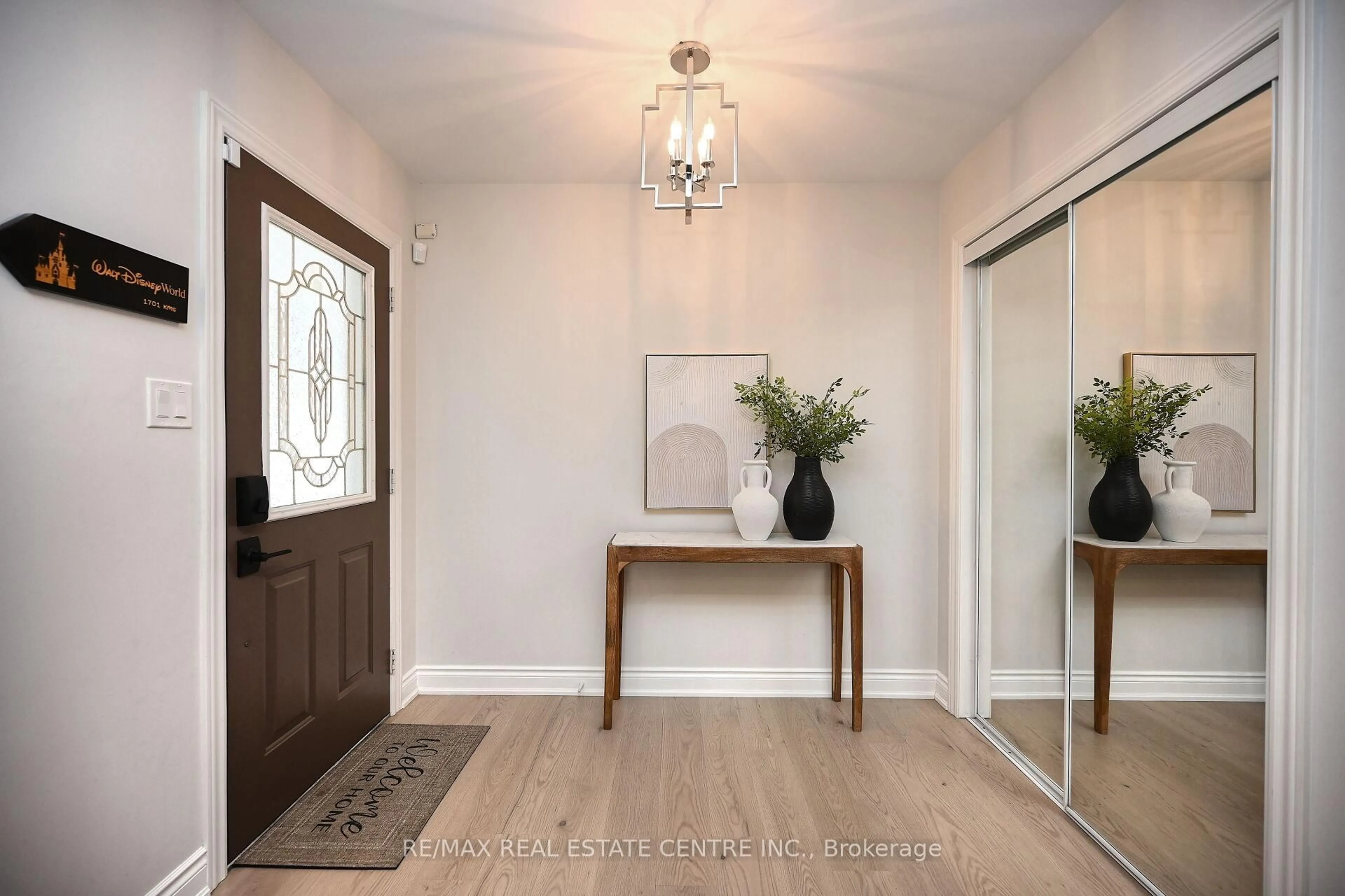 Indoor entryway for 24 Sloan Dr, Milton Ontario L9T 5P7