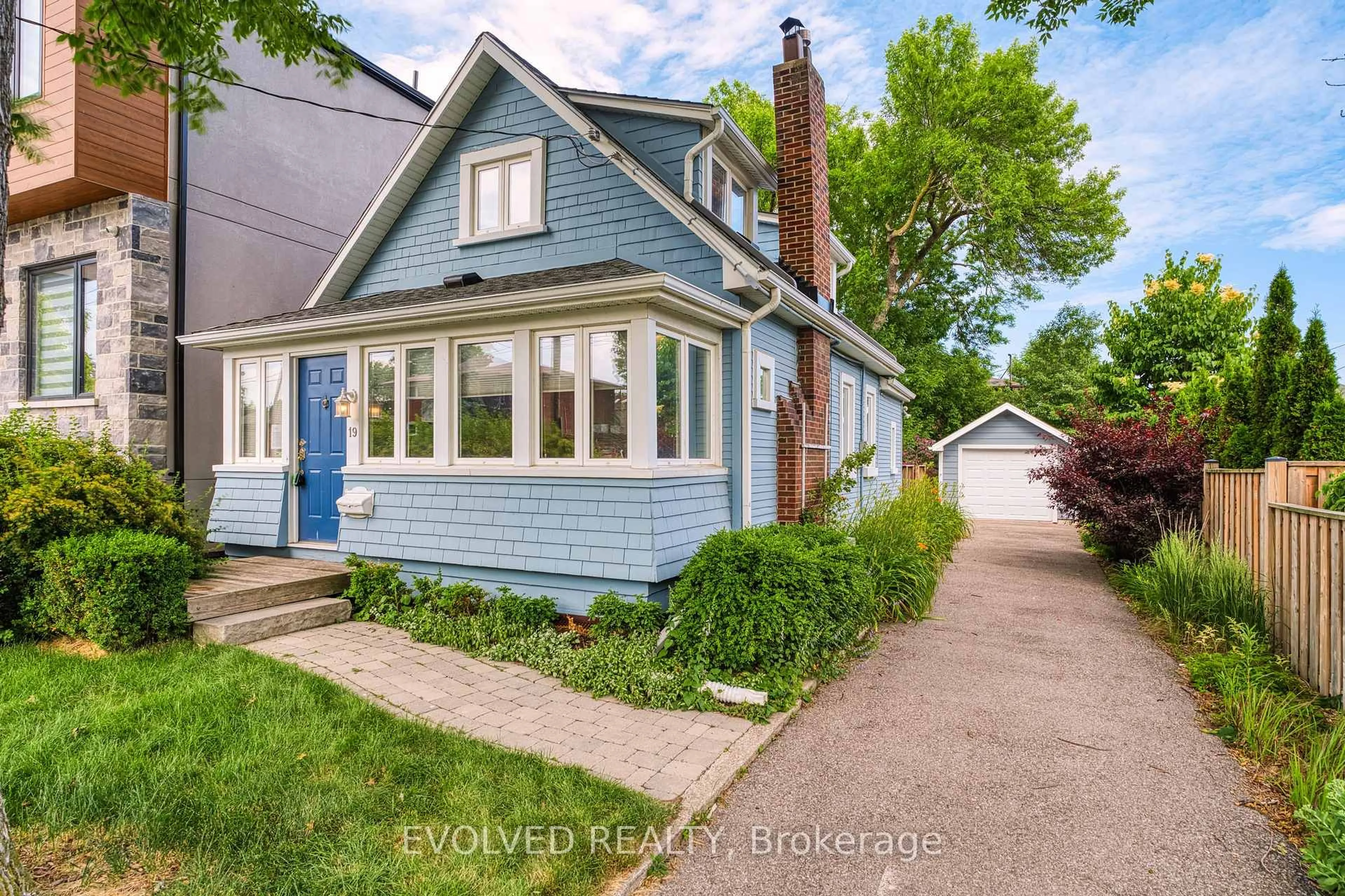 Home with vinyl exterior material, street for 19 Twenty Fourth St, Toronto Ontario M8V 3N3
