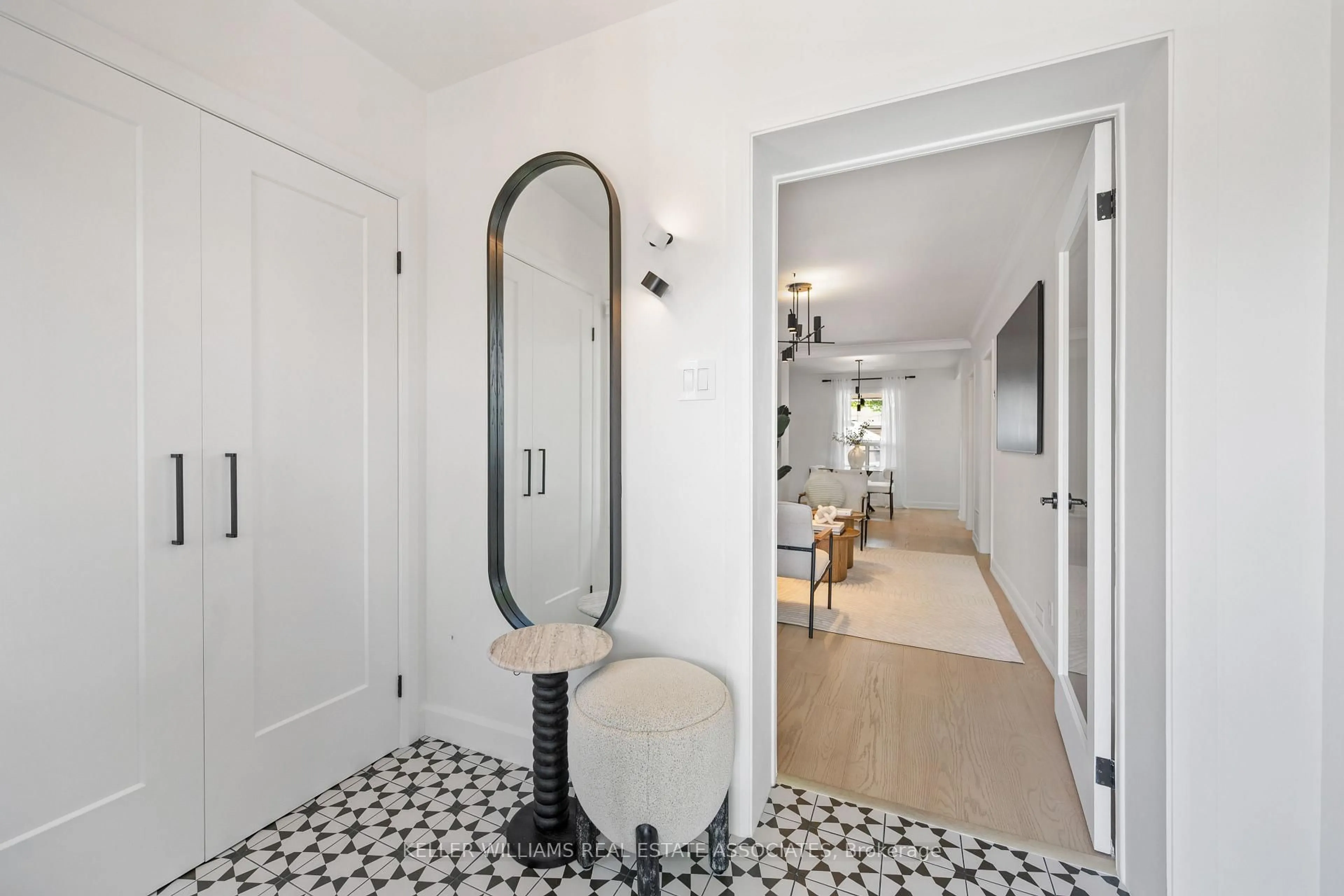 Indoor entryway for 34 Holley Ave, Toronto Ontario M9N 2C5