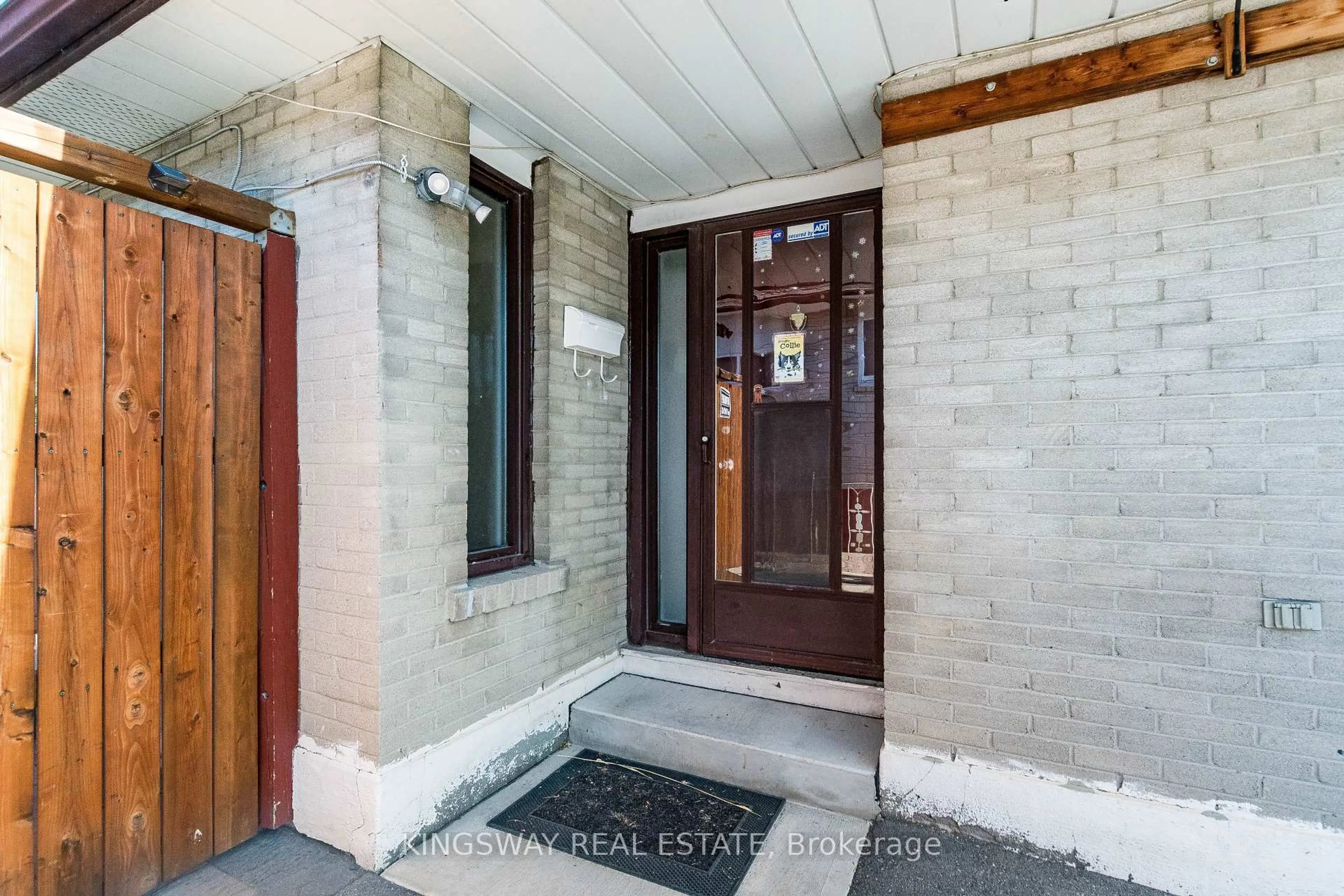 Indoor entryway for 3181 Morning Star Dr, Mississauga Ontario L4T 1X3