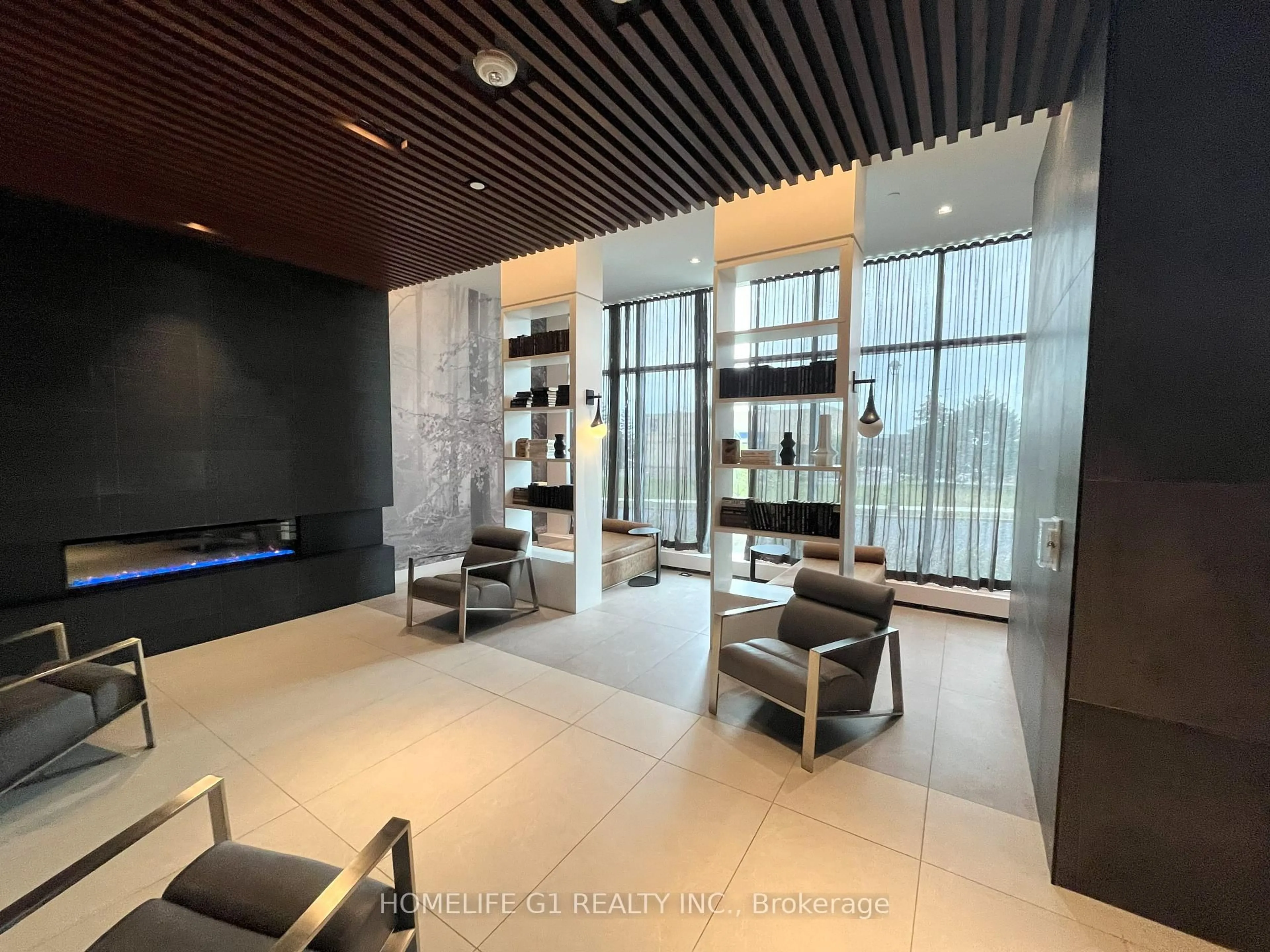 Indoor foyer for 297 Oak Walk Dr #2501, Oakville Ontario L6H 3R6