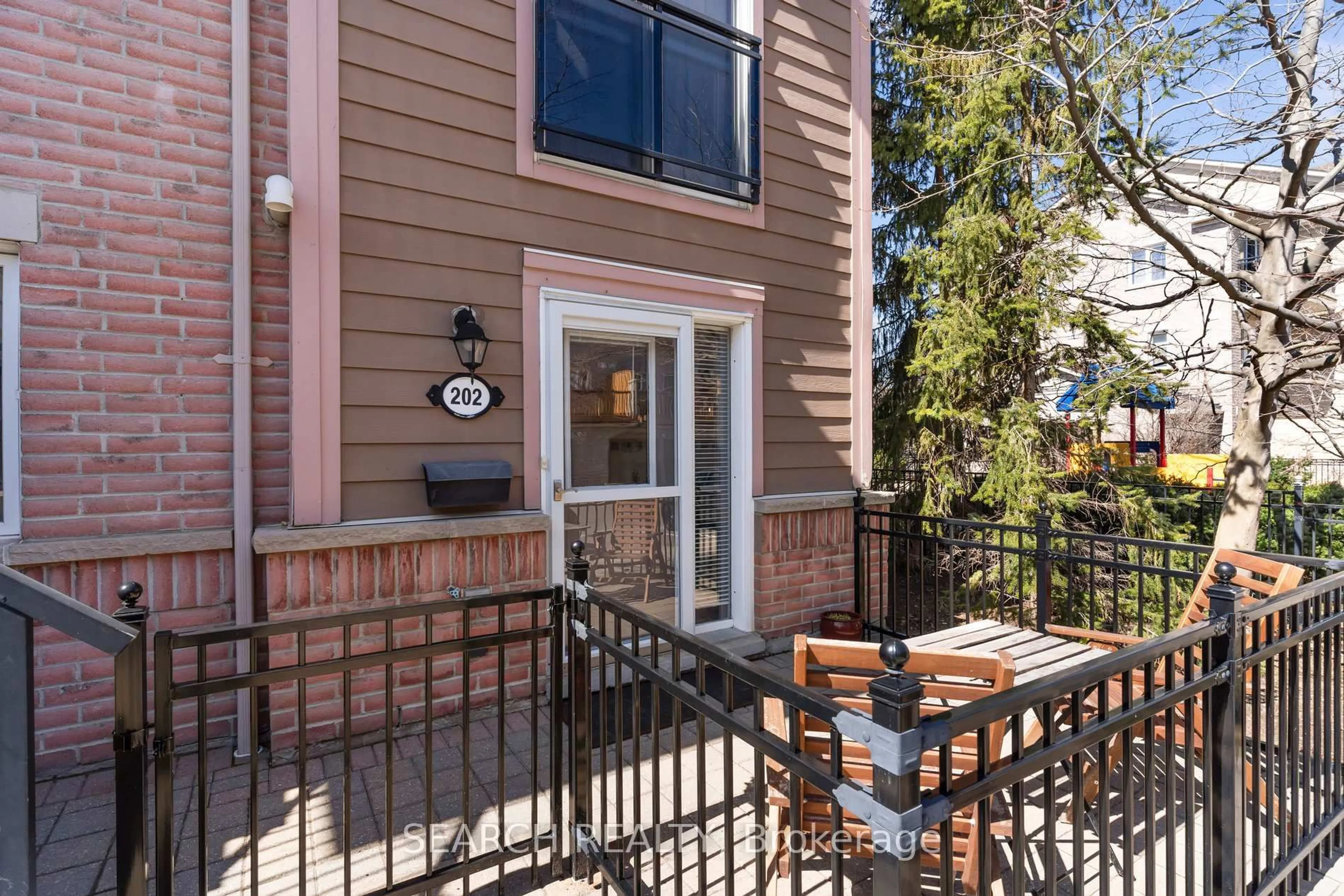 Patio, street for 4975 Southampton Dr #202, Mississauga Ontario L5M 8E1