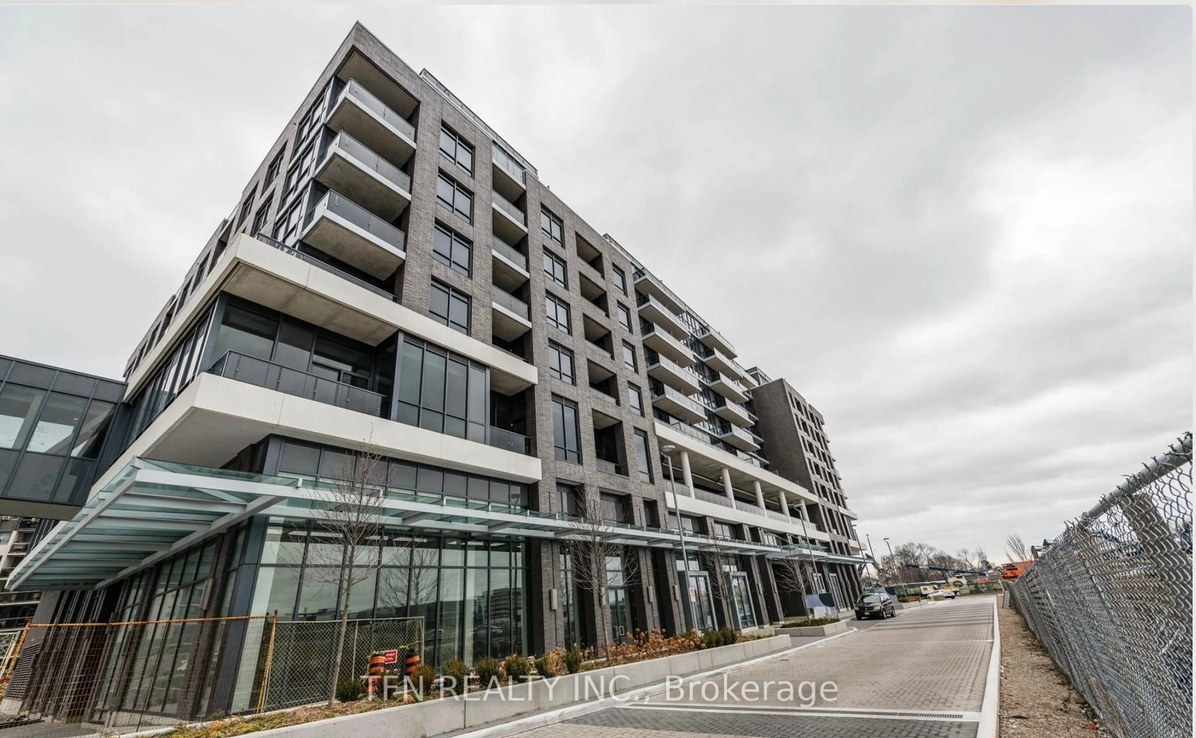 Indoor foyer for 10 Gibbs Rd #613, Toronto Ontario M9B 6L6