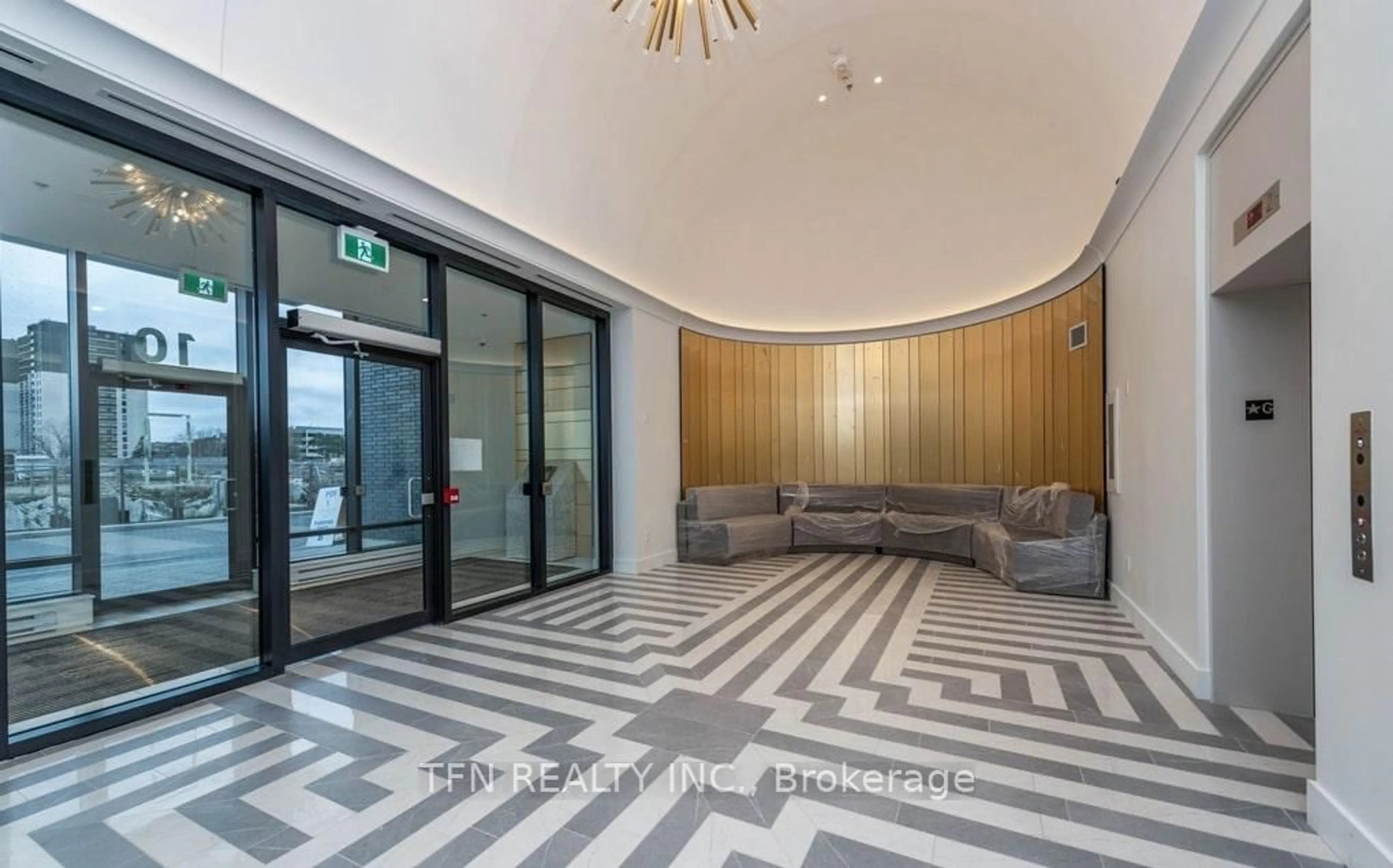 Indoor foyer for 10 Gibbs Rd #613, Toronto Ontario M9B 6L6