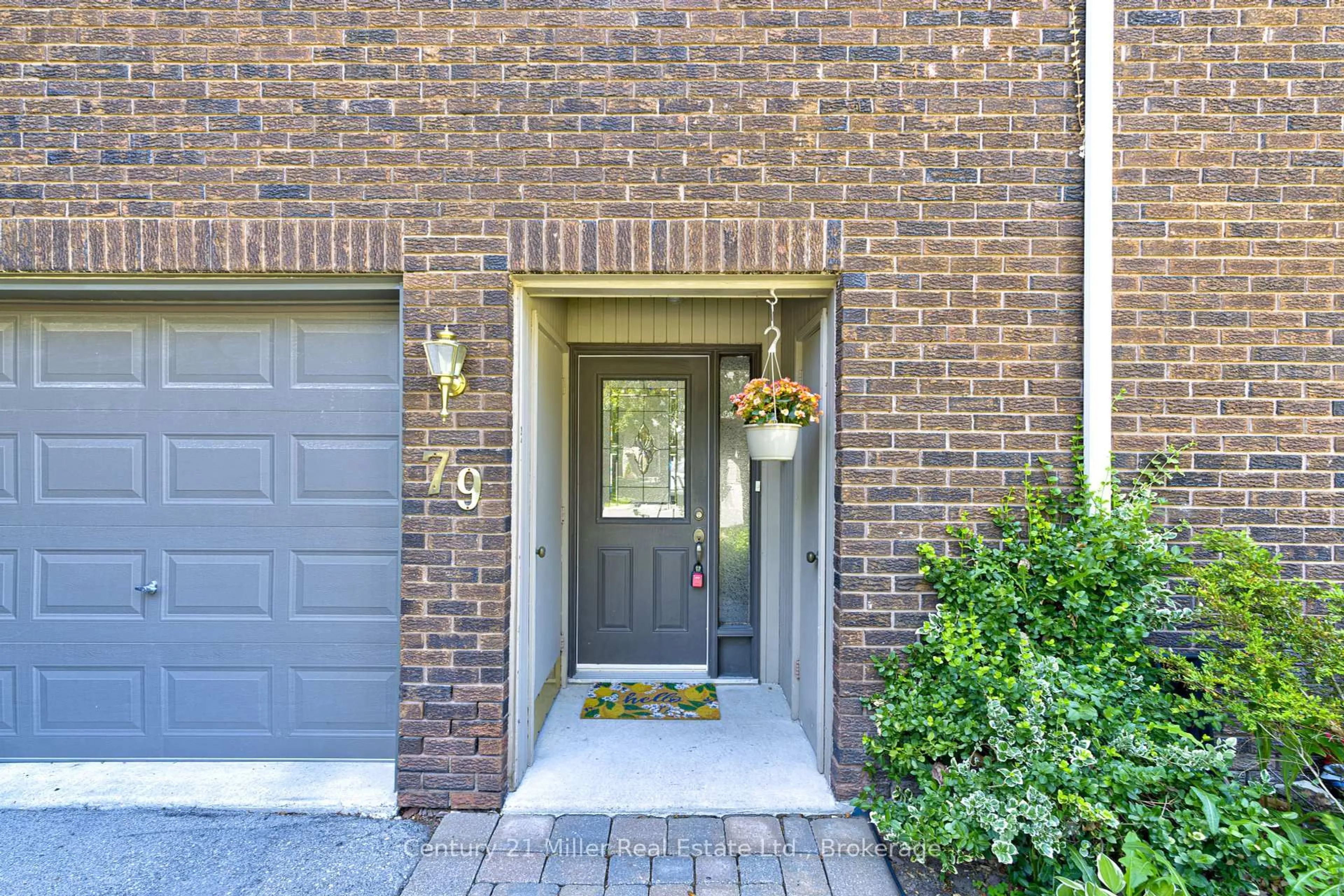 Indoor entryway for 1270 Gainsborough Dr #79, Oakville Ontario L5H 2L2