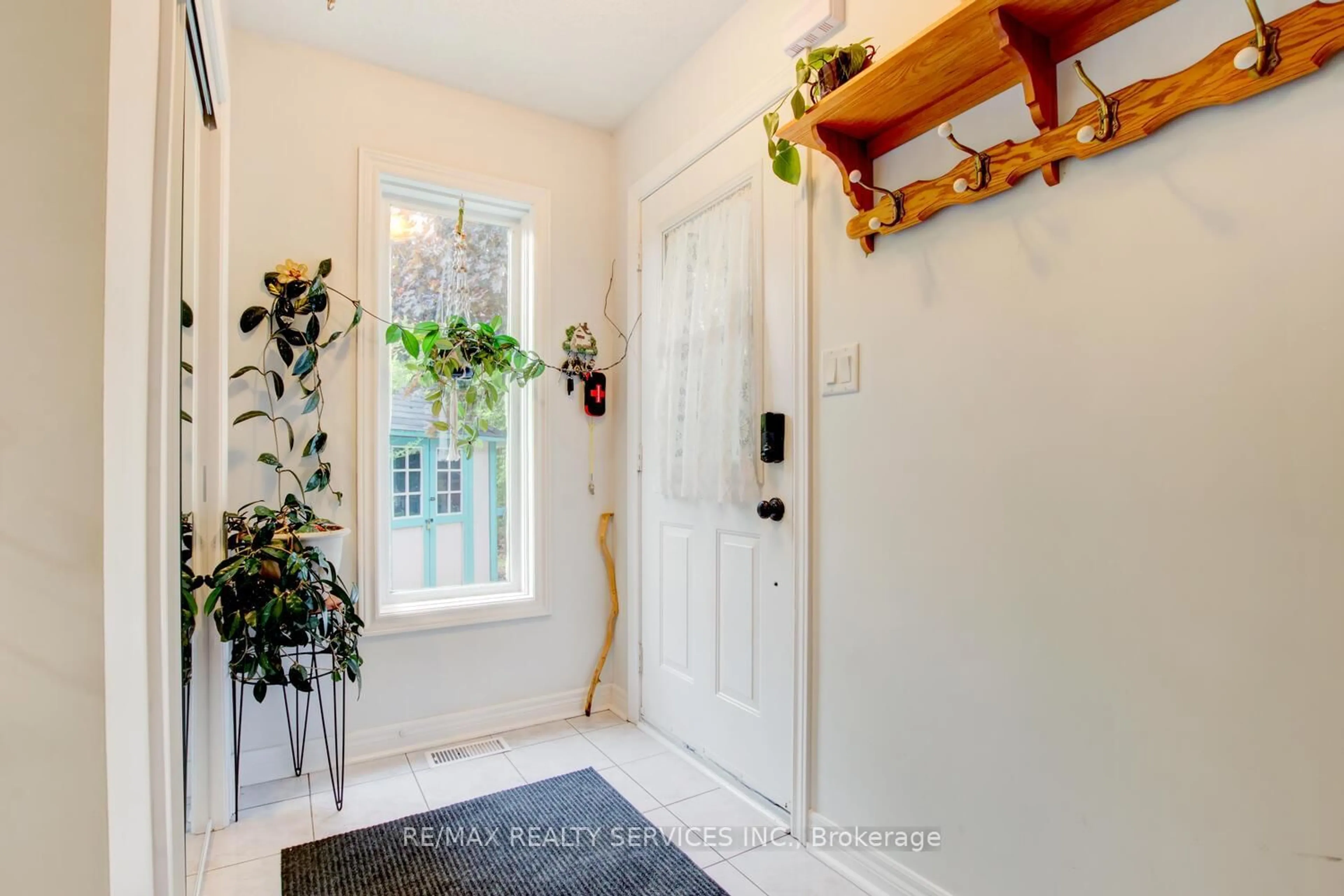 Indoor entryway for 182 Pressed Brick Dr, Brampton Ontario L6V 4K6